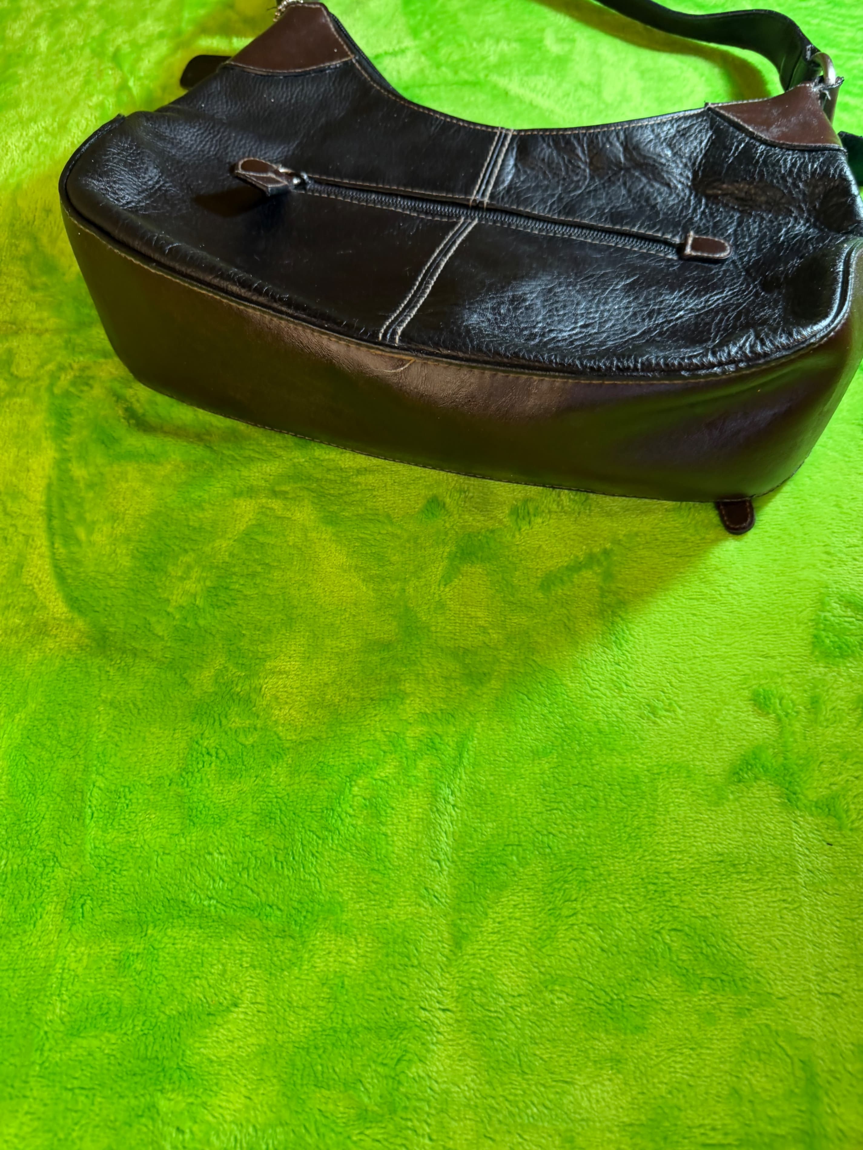 Vintage Black Leather Shoulder Bag with Brown Accents - Thumbnail 3