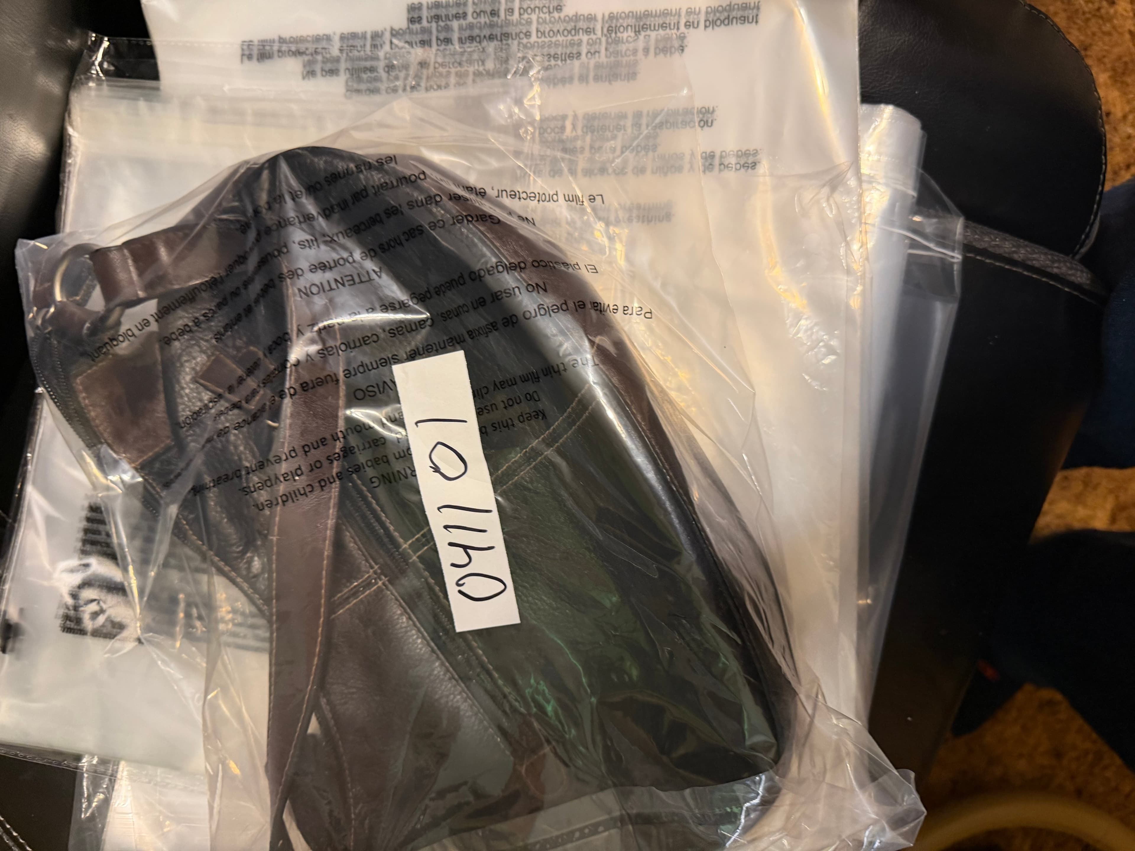 Vintage Black Leather Shoulder Bag with Brown Accents - Thumbnail 8