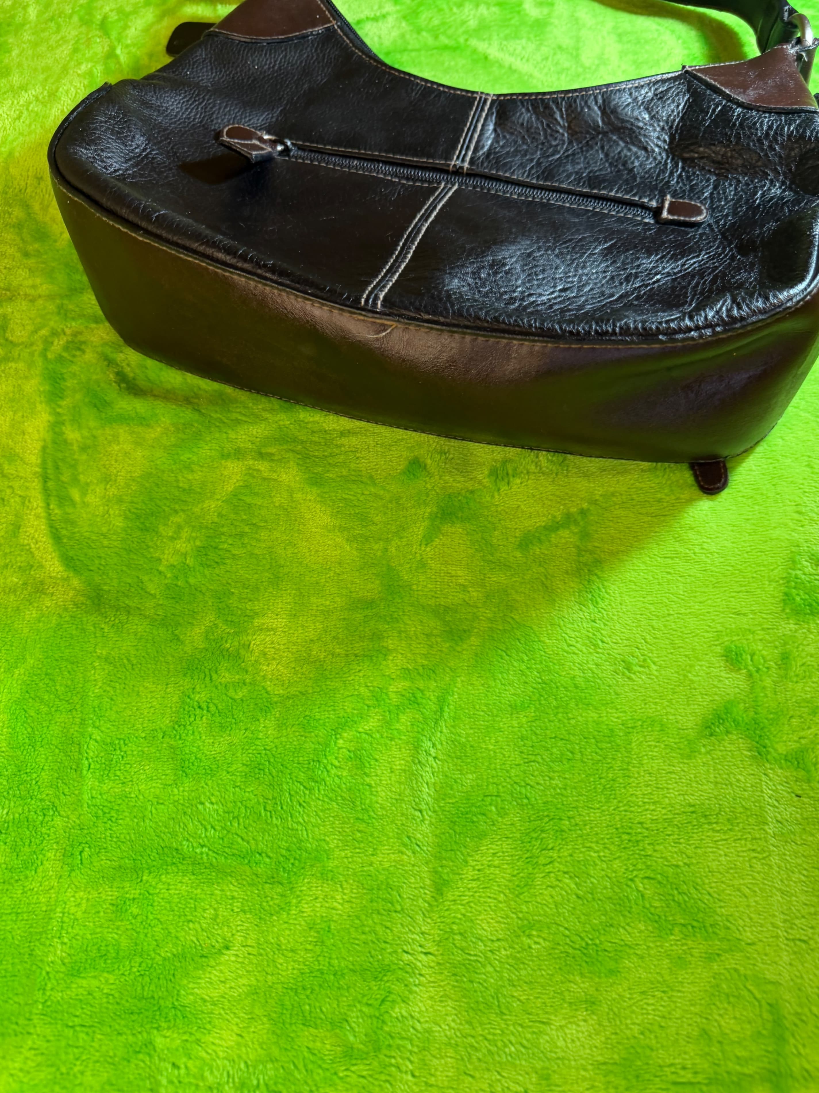 Vintage Black Leather Shoulder Bag with Brown Accents - Thumbnail 4