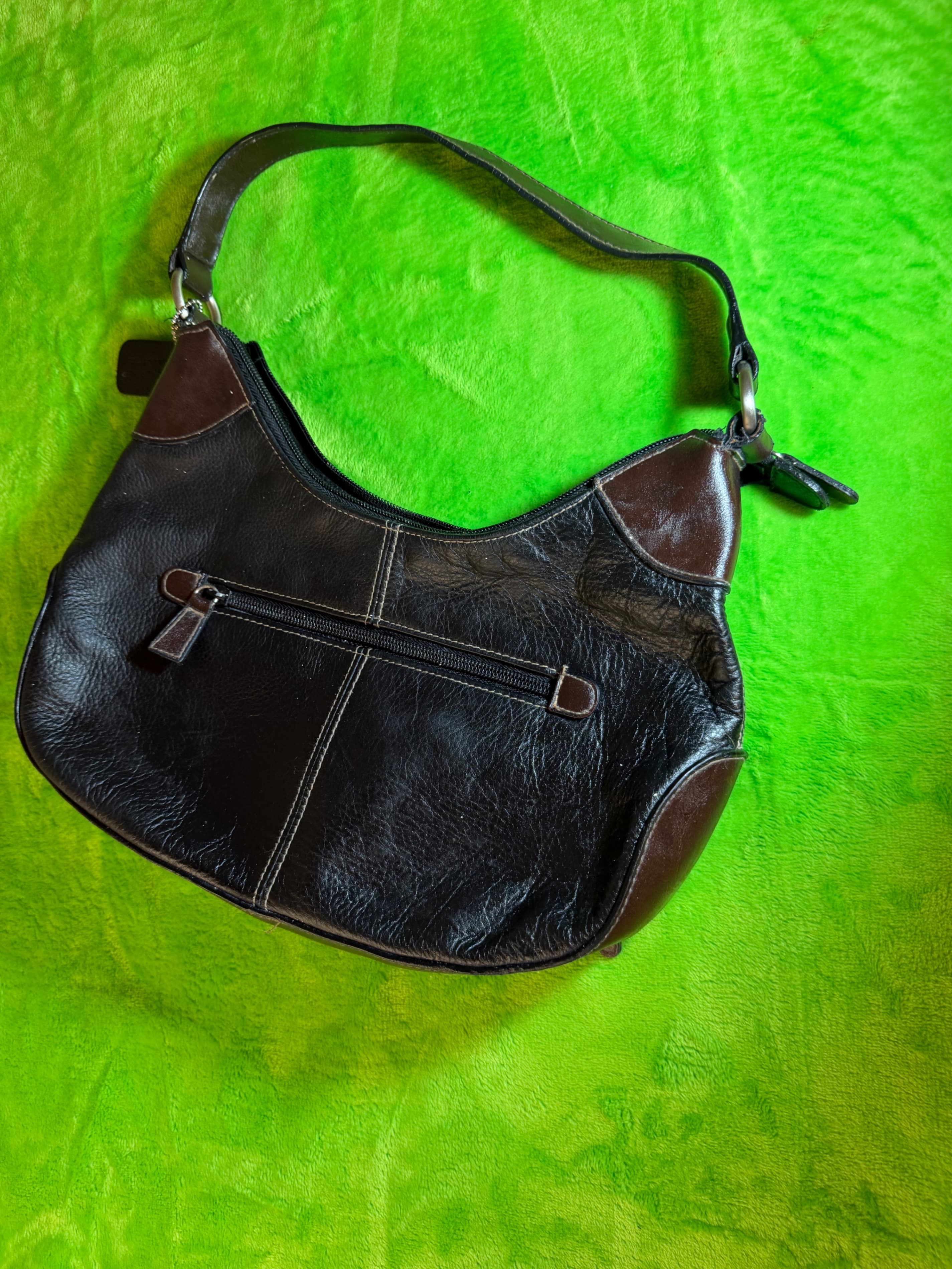 Vintage Black Leather Shoulder Bag with Brown Accents - Thumbnail 2