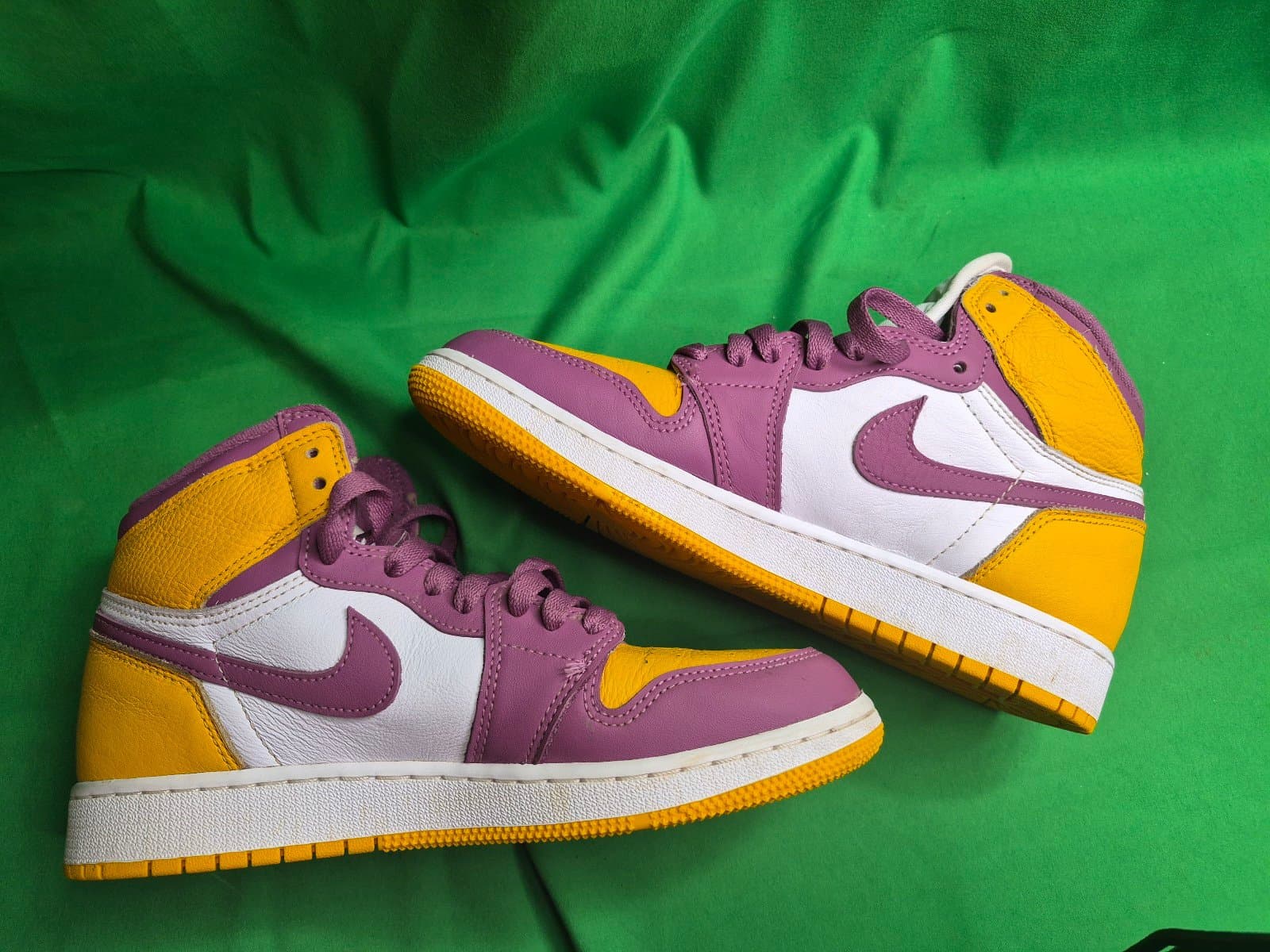 Nike Air Jordan 1 Retro High OG "Brotherhood" - Thumbnail 4