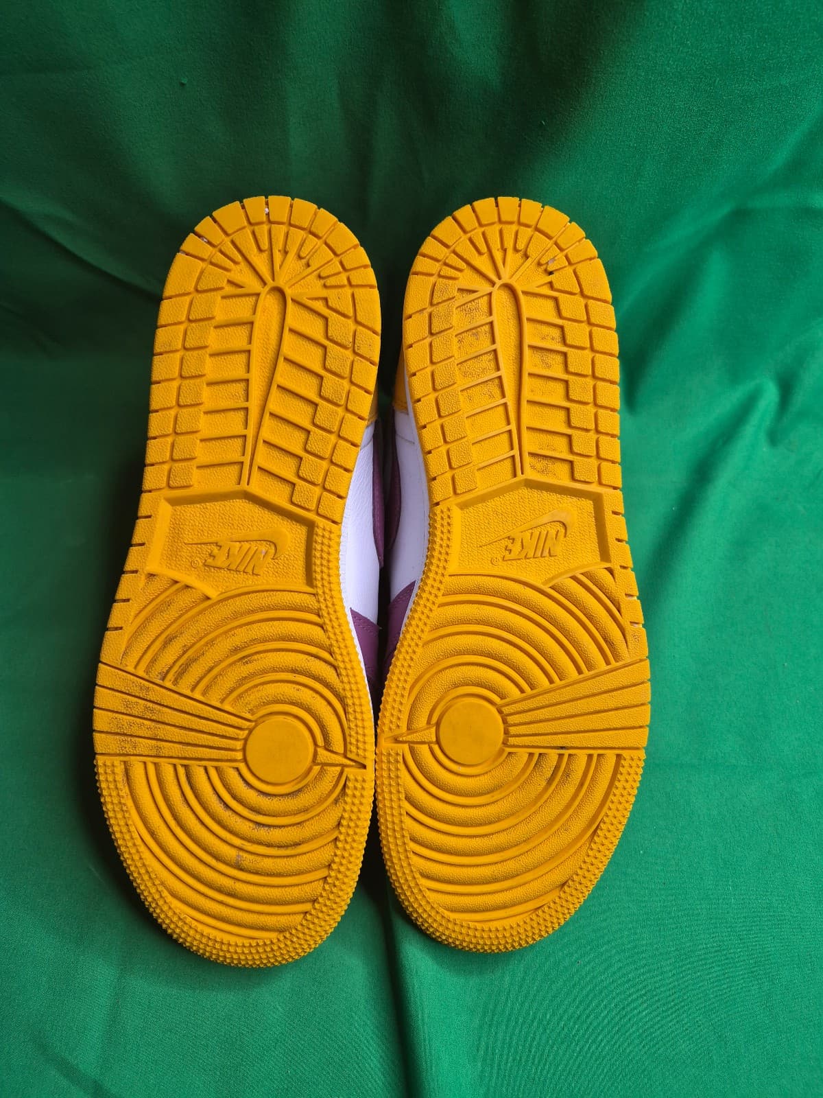 Nike Air Jordan 1 Retro High OG "Brotherhood" - Thumbnail 5