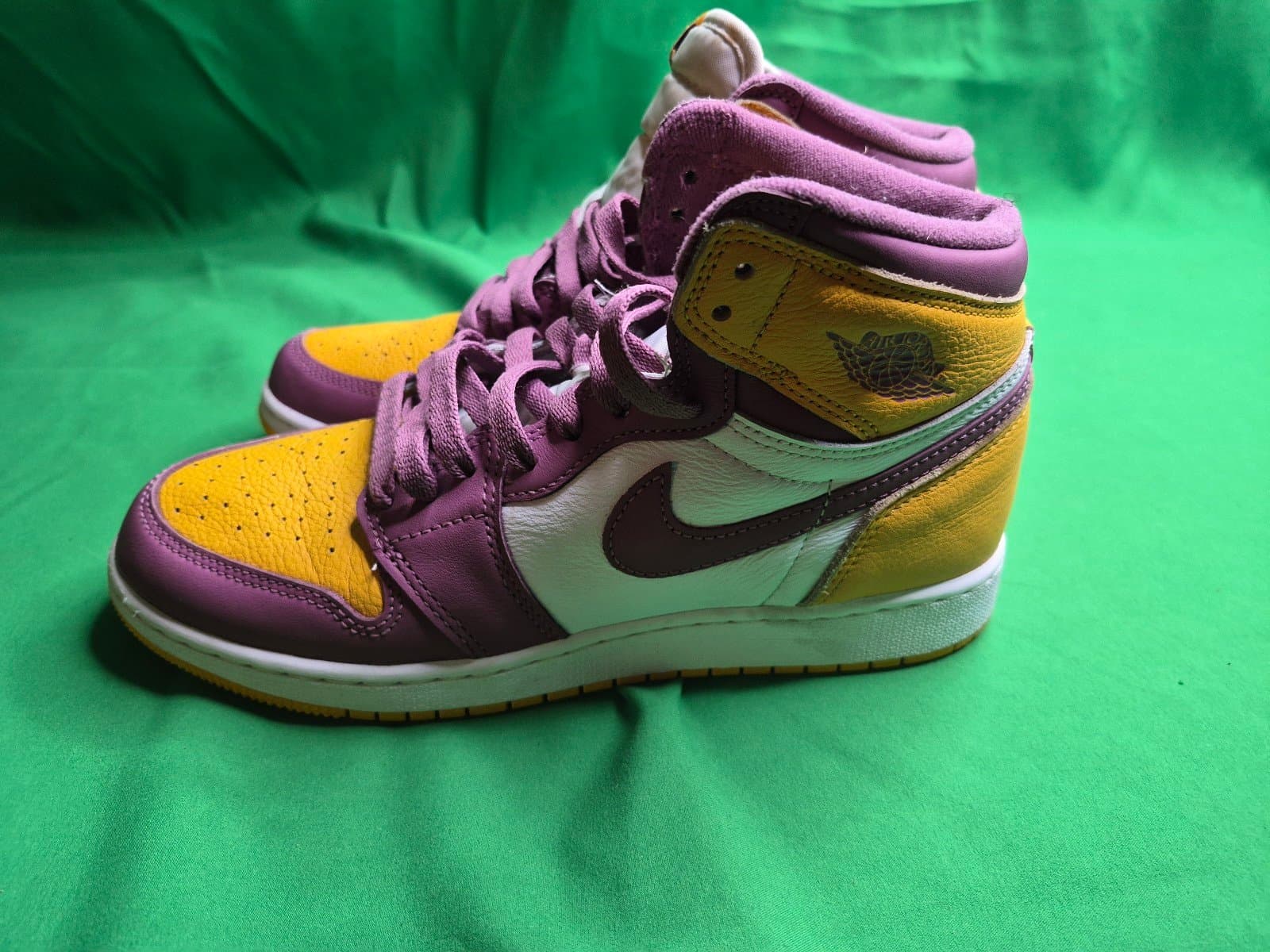 Nike Air Jordan 1 Retro High OG "Brotherhood" - Thumbnail 2