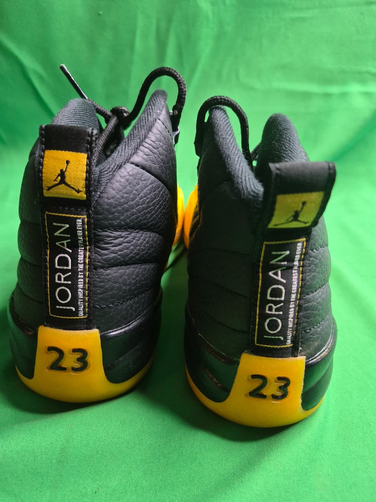 Air Jordan 12 Retro "University Gold" - Thumbnail 4