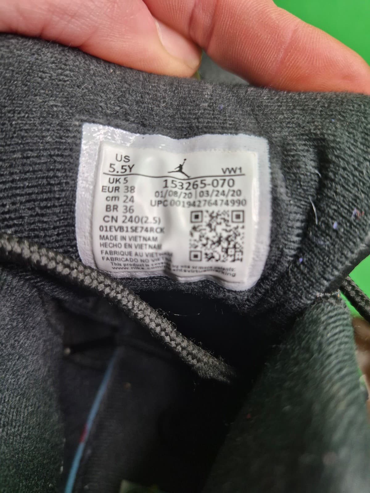 Air Jordan 12 Retro "University Gold" - Thumbnail 5