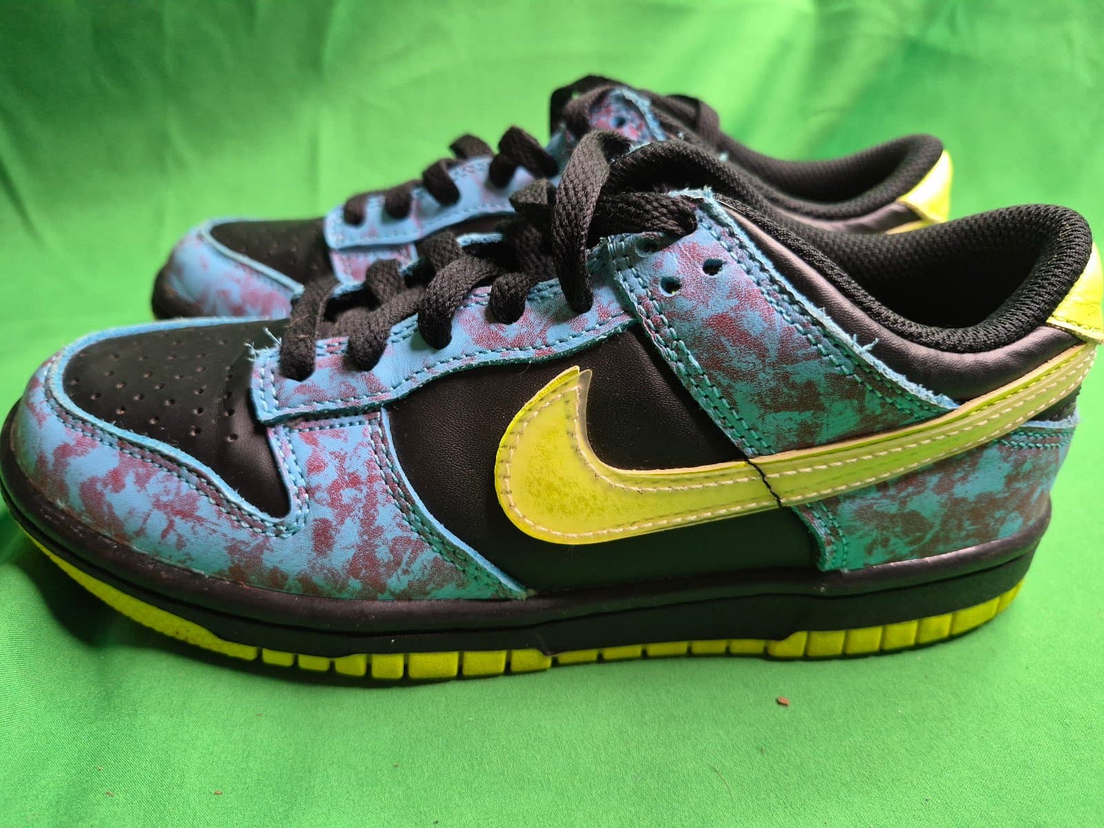 the Nike Dunk Low SE "Let's Dance" - Thumbnail 2