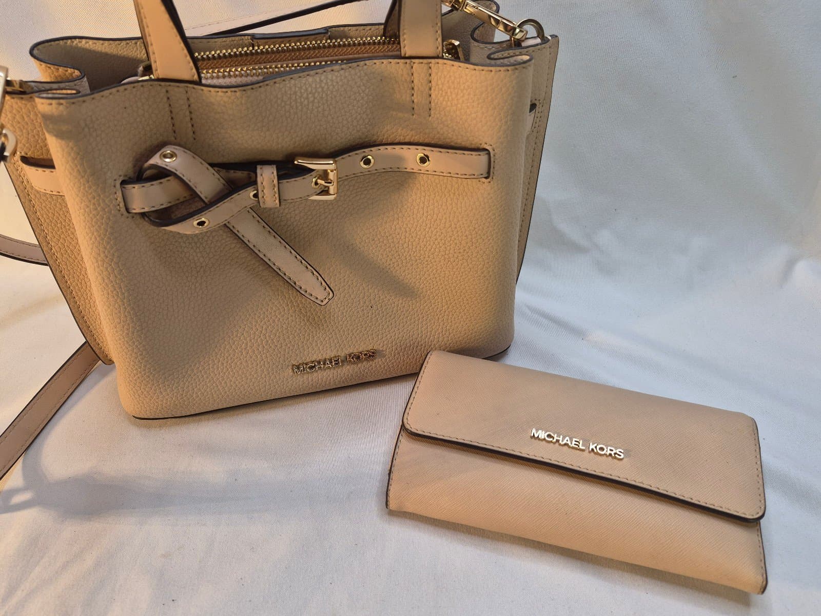 Michael Kors Emilia Small Satchel with matching wallet - Image 1