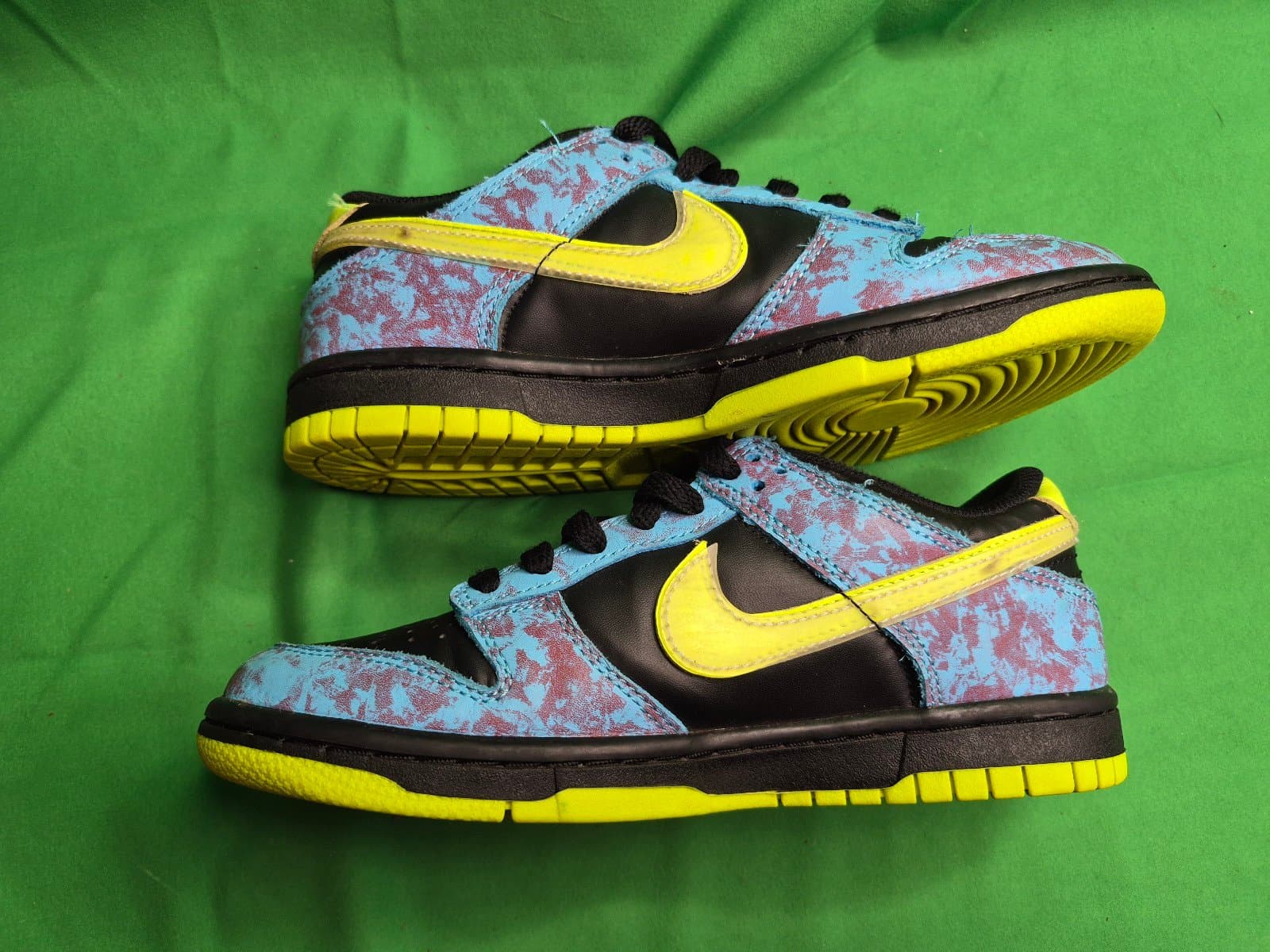the Nike Dunk Low SE "Let's Dance" - Thumbnail 4