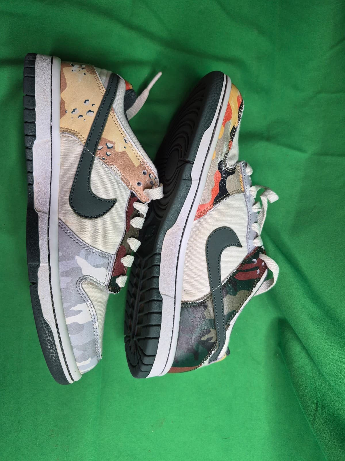 Nike Dunk Low SE 'Sail Multi Camo' sneaker. - Thumbnail 5