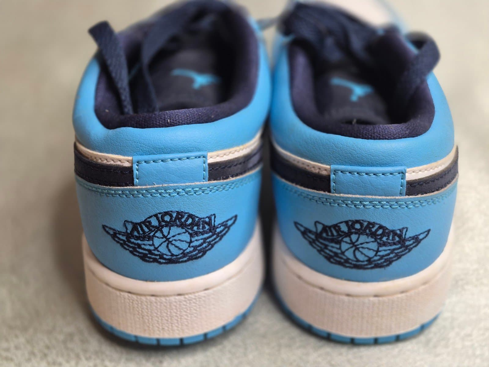 Nike Air Jordan 1 Low "UNC" - Thumbnail 4