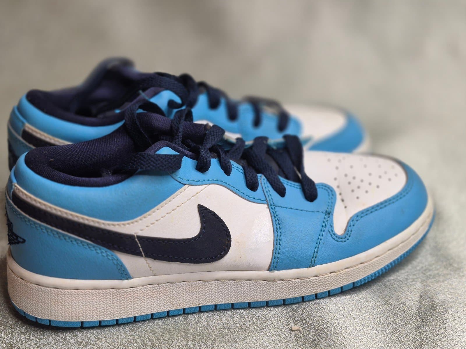 Nike Air Jordan 1 Low "UNC" - Thumbnail 2