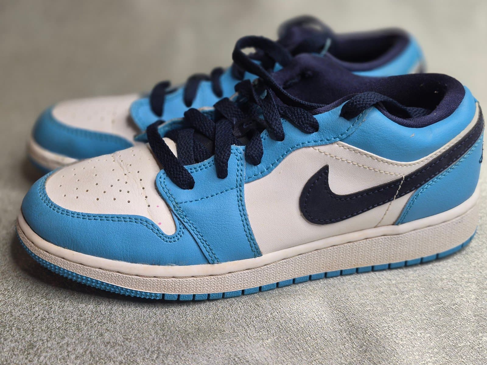 Nike Air Jordan 1 Low "UNC" - Thumbnail 3