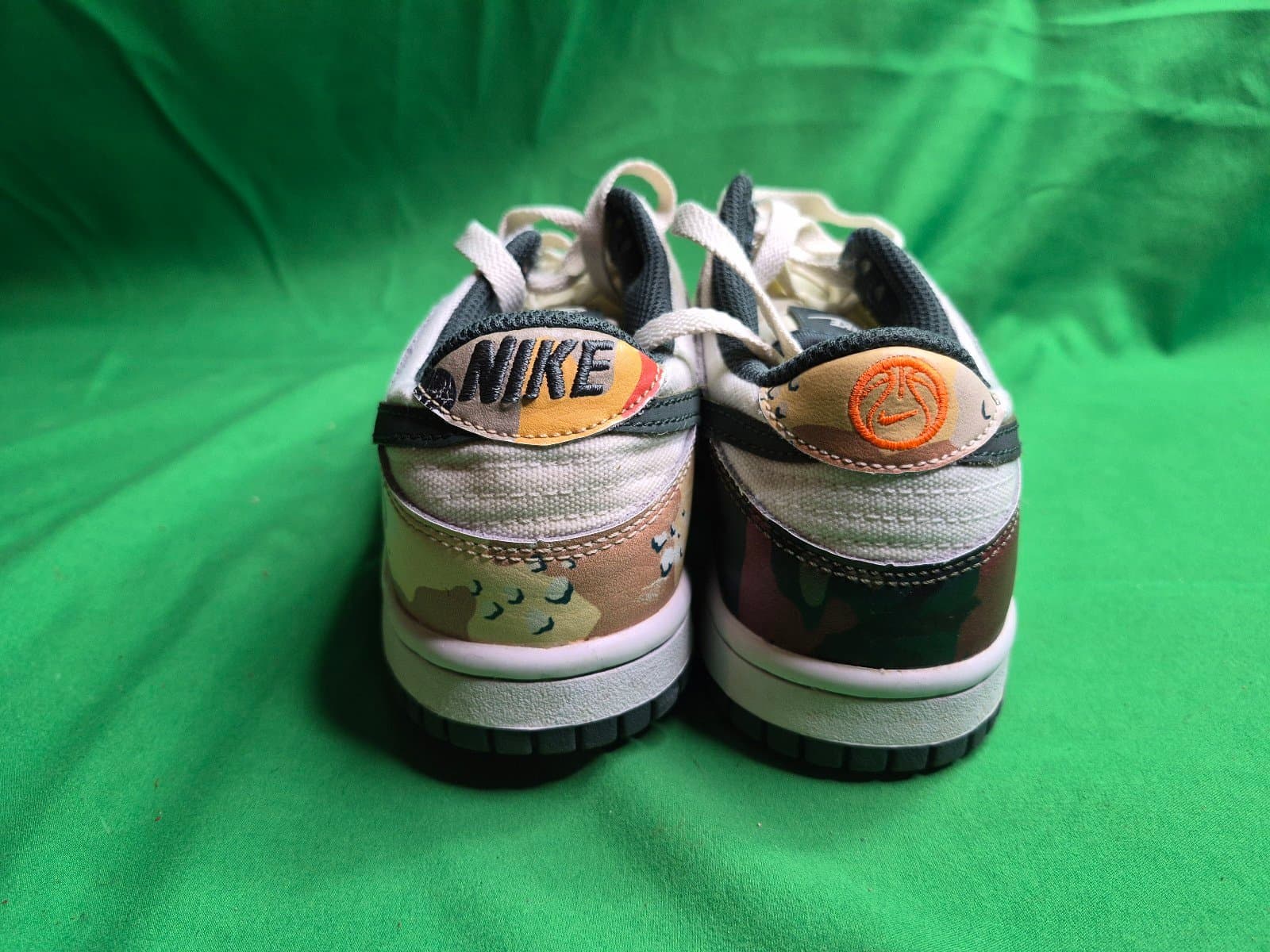 Nike Dunk Low SE 'Sail Multi Camo' sneaker. - Thumbnail 4