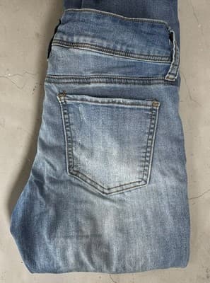 SO Woman’s Medium Wash Distressed Ripped Size 5 Rolled Cuffs Relaxed Fit Y2K - Thumbnail 3