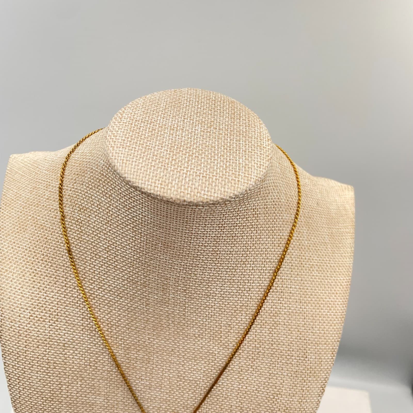 Vintage Gold Ginkgo Leaf Pendant Necklace Textured Statement Botanical Jewelry - Thumbnail 2