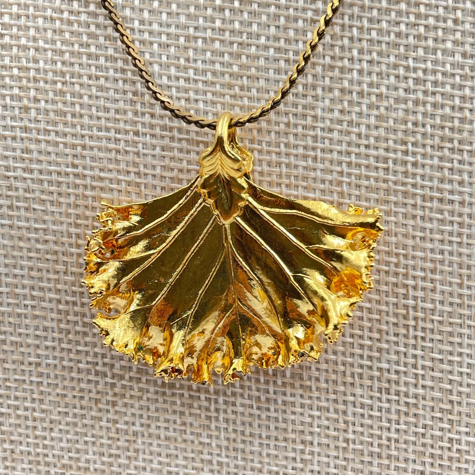 Vintage Gold Ginkgo Leaf Pendant Necklace Textured Statement Botanical Jewelry - Thumbnail 3