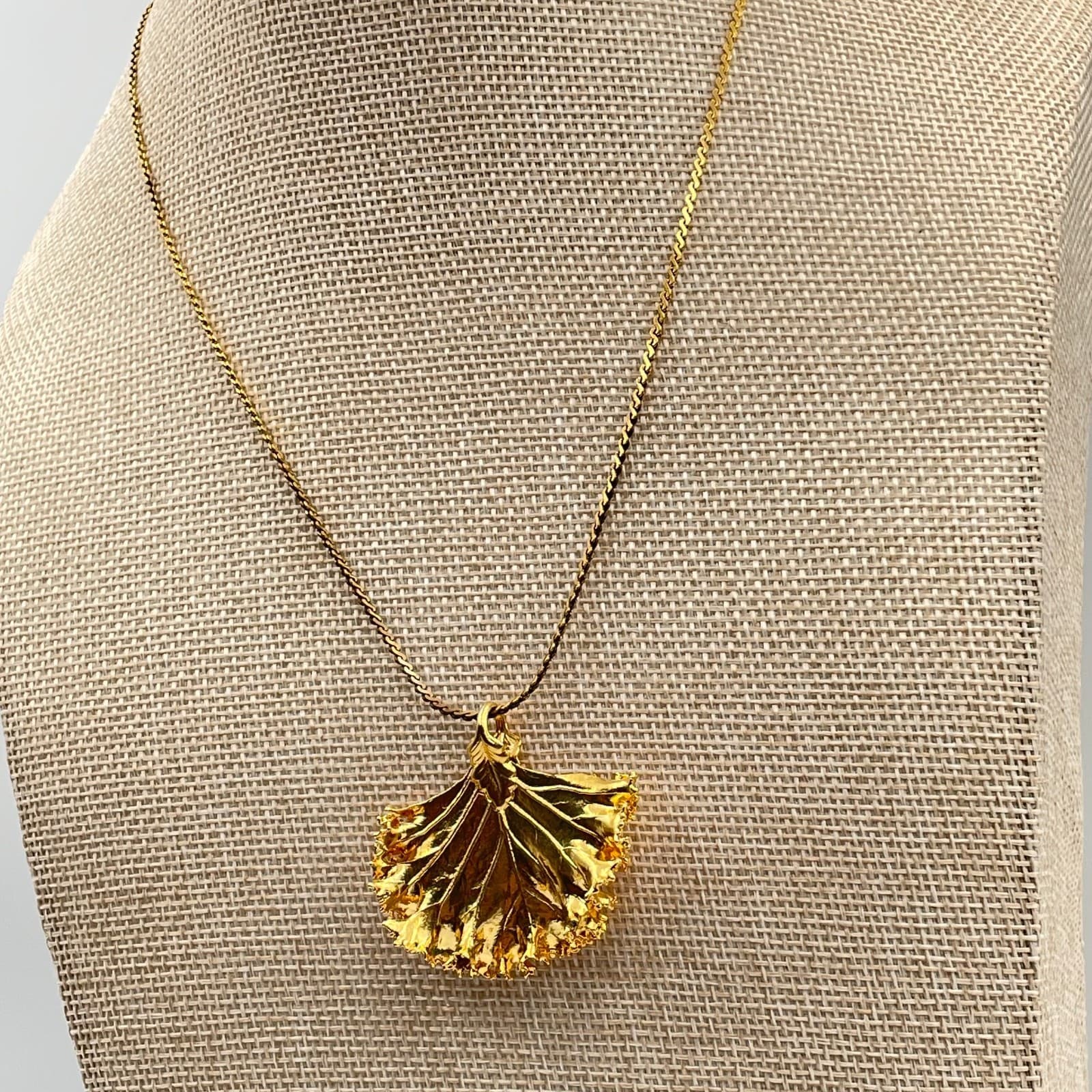 Vintage Gold Ginkgo Leaf Pendant Necklace Textured Statement Botanical Jewelry - Thumbnail 4