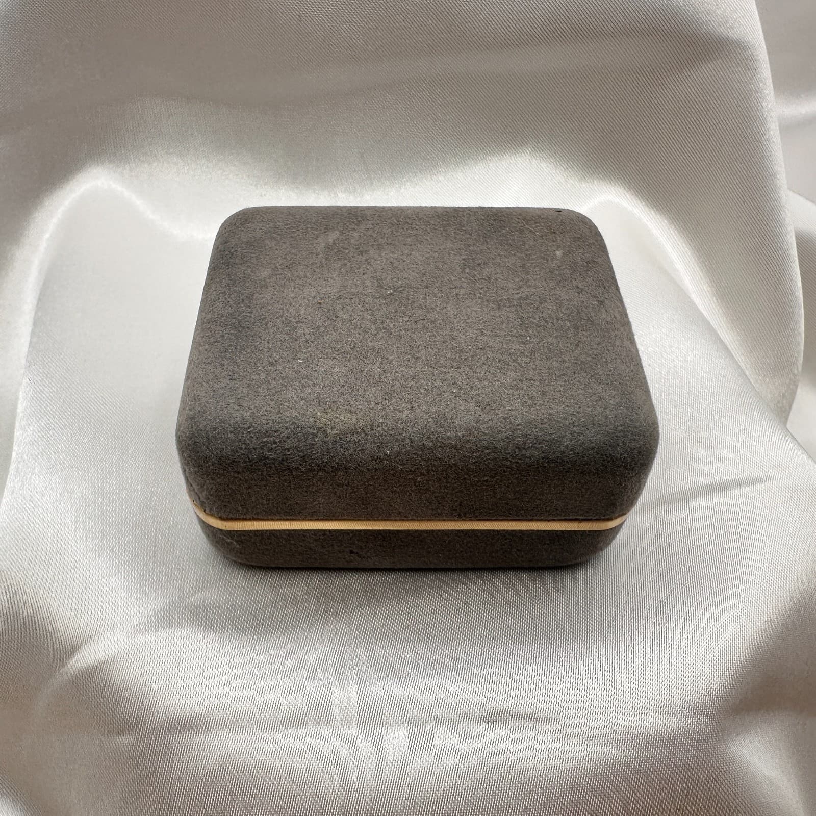 Vintage 90s Gray Velvet Box Gold Trim Hinged Presentation Display Case Jewelry - Thumbnail 3