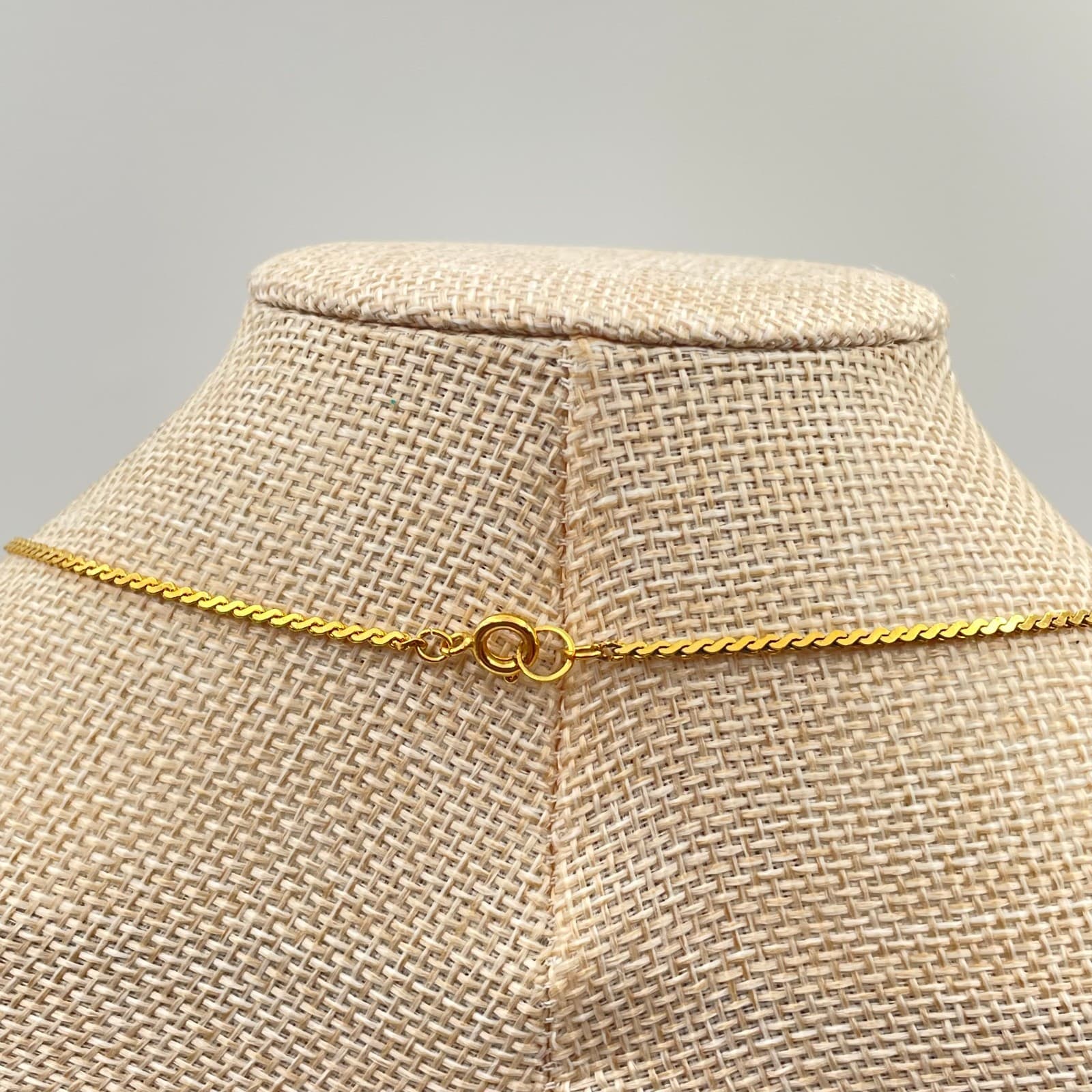 Vintage Gold Ginkgo Leaf Pendant Necklace Textured Statement Botanical Jewelry - Thumbnail 6