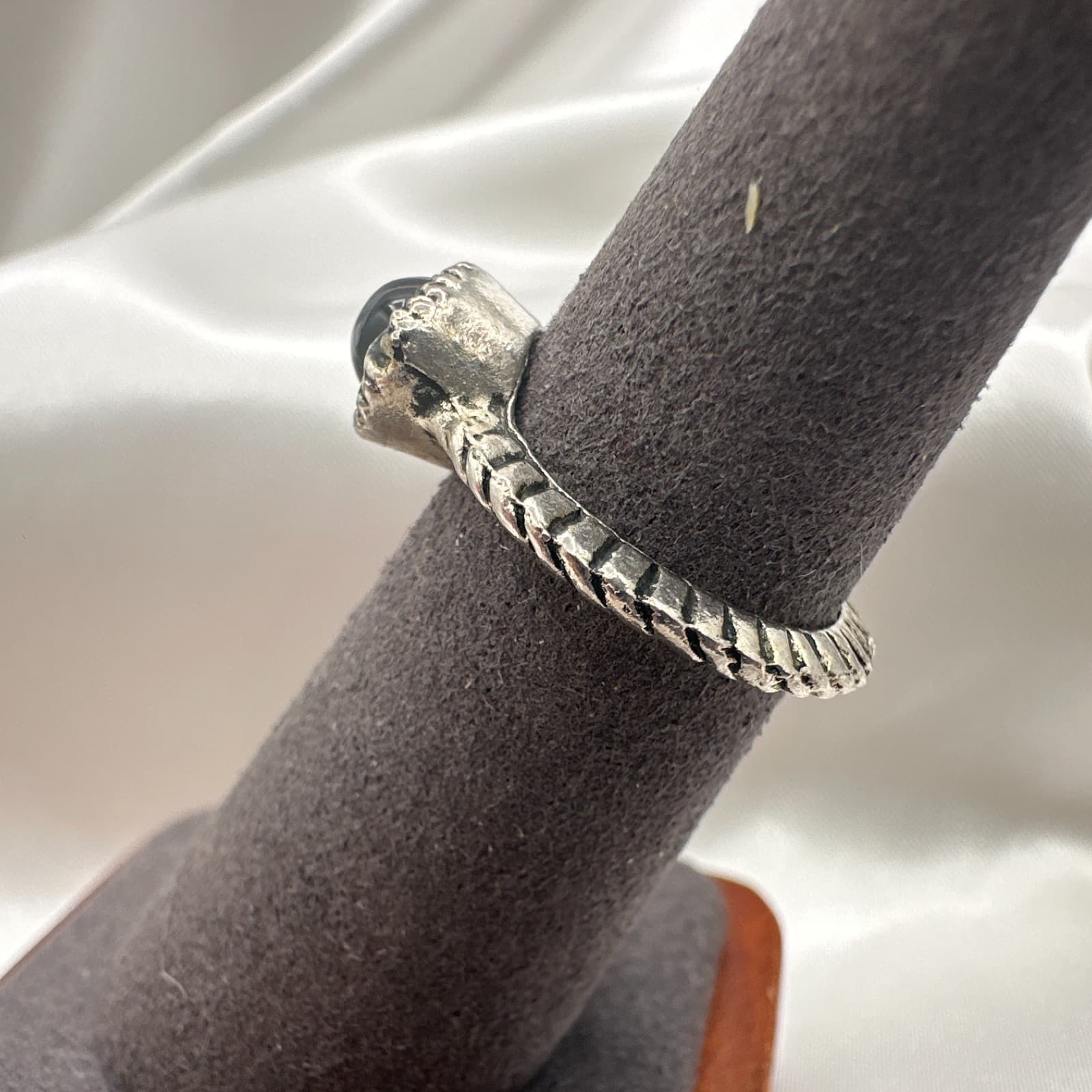 Vintage Y2K Silver Tone Black Onyx Stone Ring Women's Classic Fashion Jewelry - Thumbnail 4