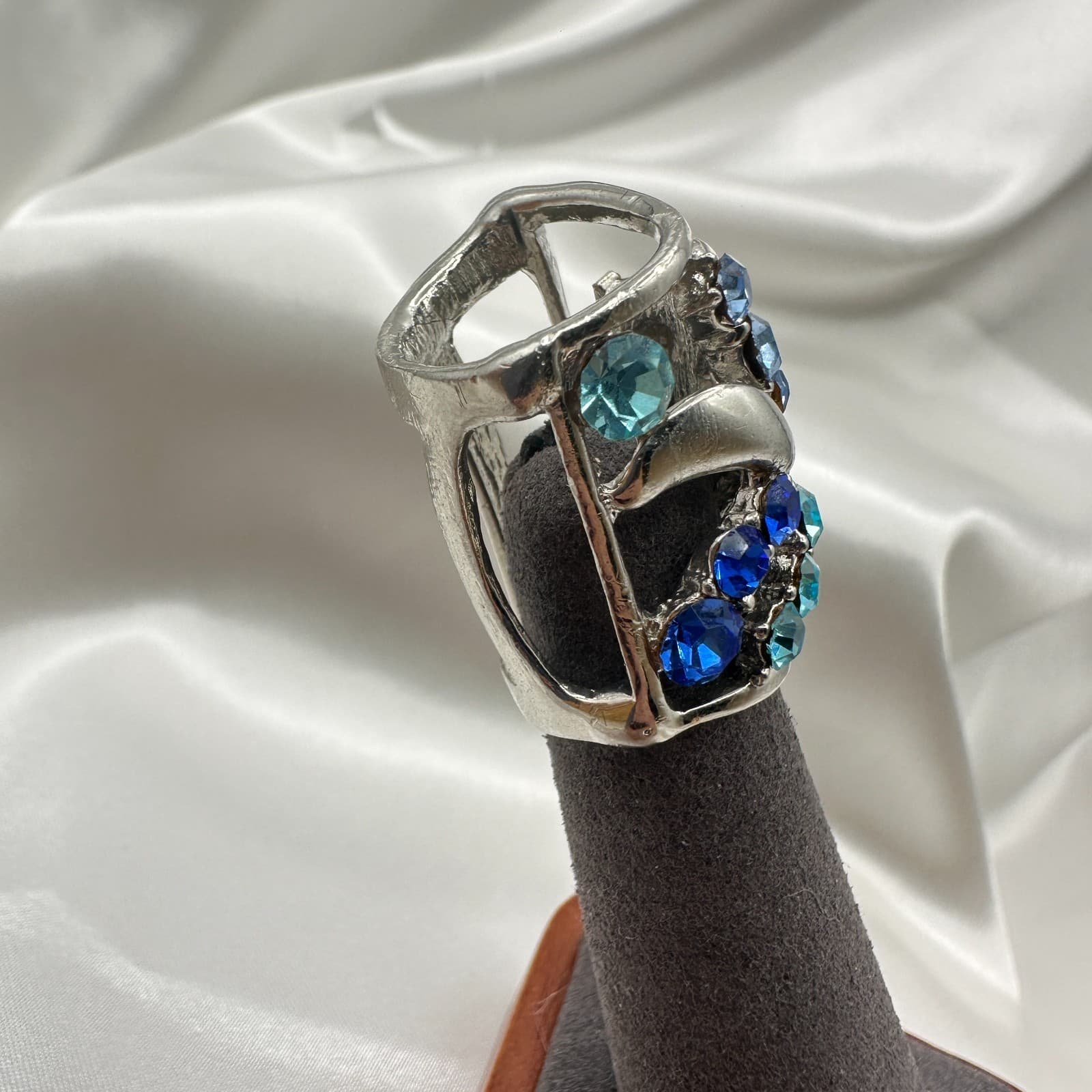 Vintage Y2K Silver Tone Rhinestone Ring Statement Women's Classic Jewelry - Thumbnail 5