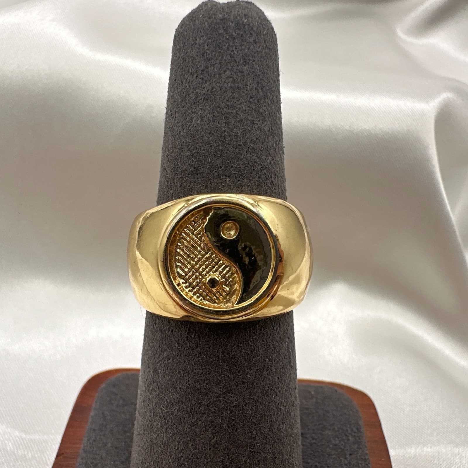 Vintage 90s Gold Tone Yin Yang Ring Statement Women's Classic Fashion Jewelry - Image 1