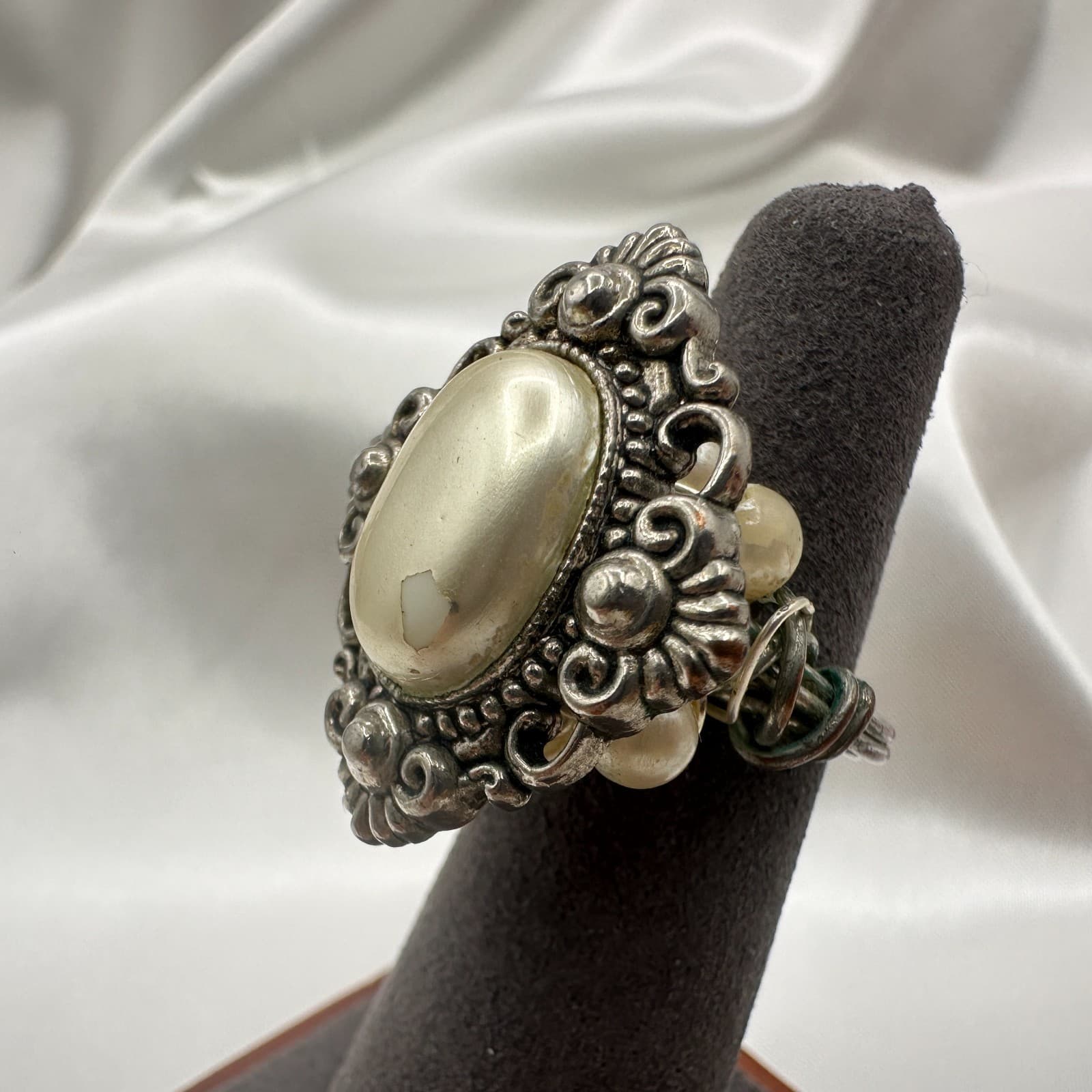 Vintage Y2K Silver Tone Filigree Faux Pearl Oval Ring Statement Women's Jewelry - Thumbnail 3