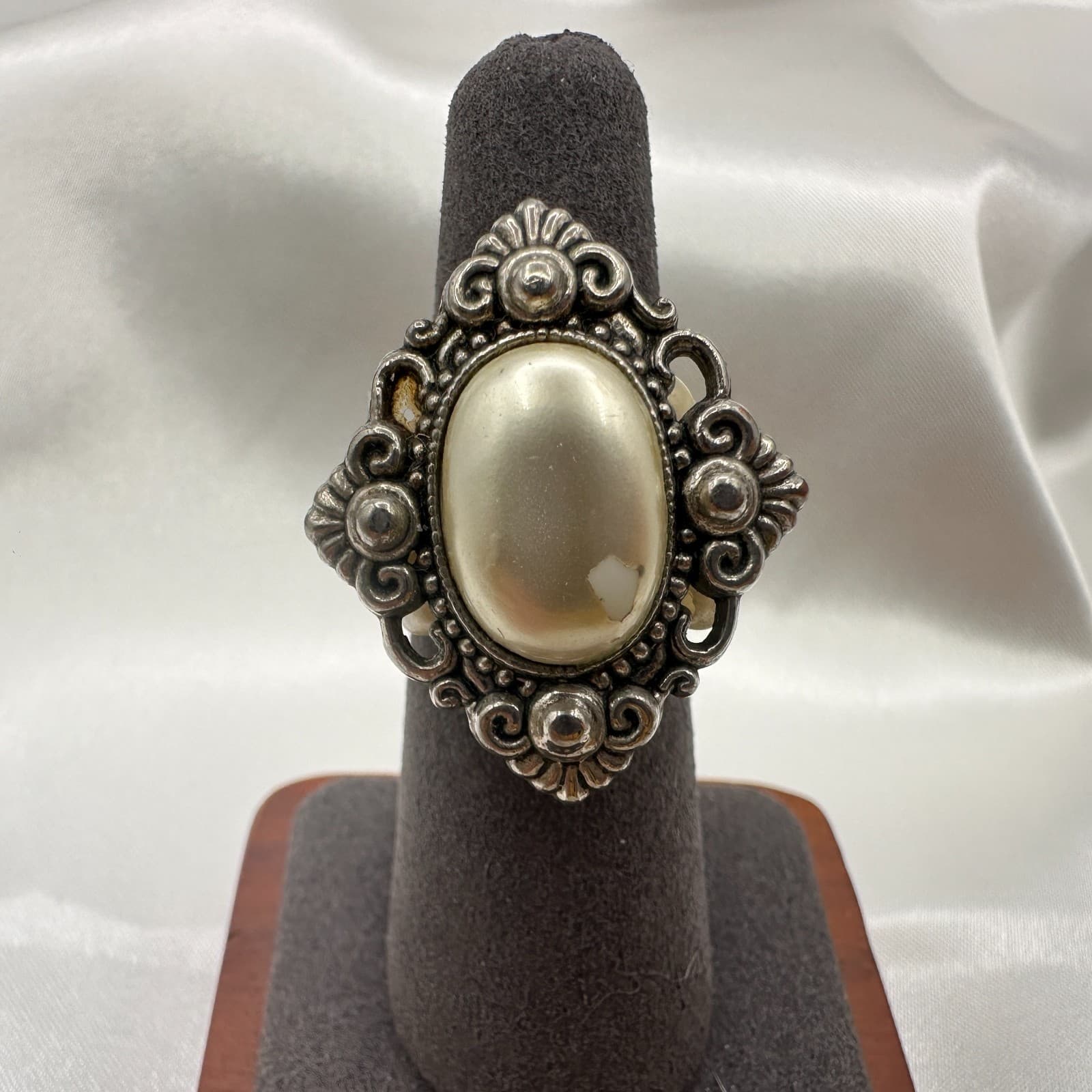 Vintage Y2K Silver Tone Filigree Faux Pearl Oval Ring Statement Women's Jewelry - Thumbnail 6