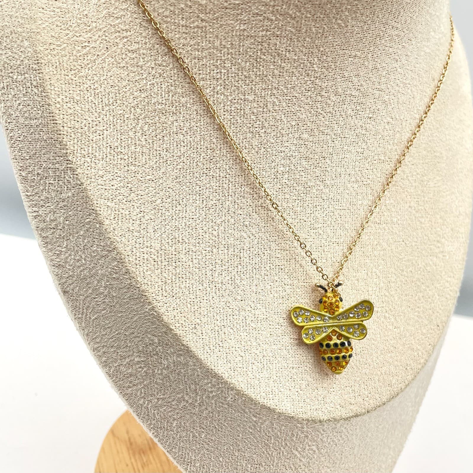 Vtg Gold Tone Bumble Bee Pendant Necklace Yellow Enamel Rhinestone Crystal Bee - Thumbnail 3