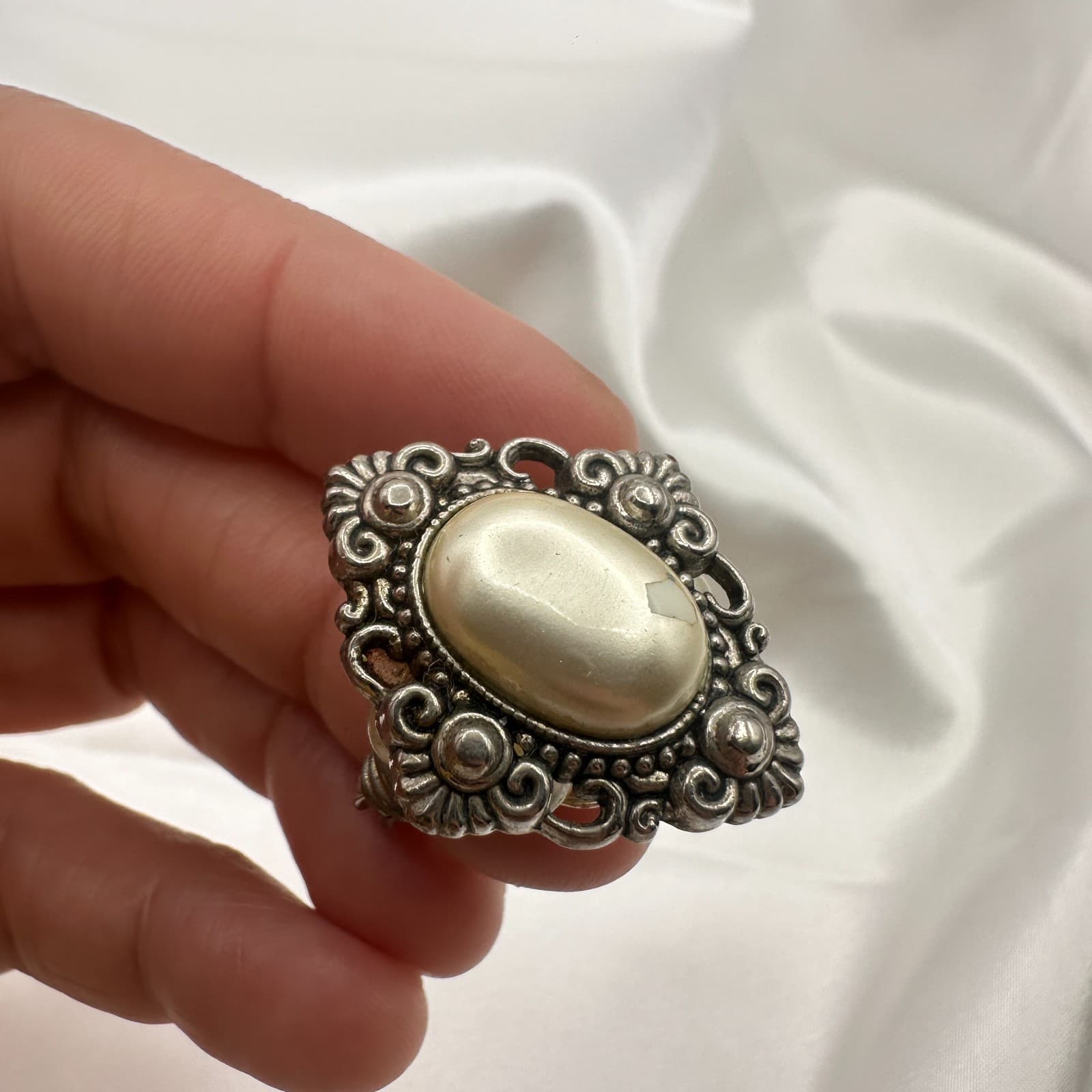 Vintage Y2K Silver Tone Filigree Faux Pearl Oval Ring Statement Women's Jewelry - Thumbnail 11