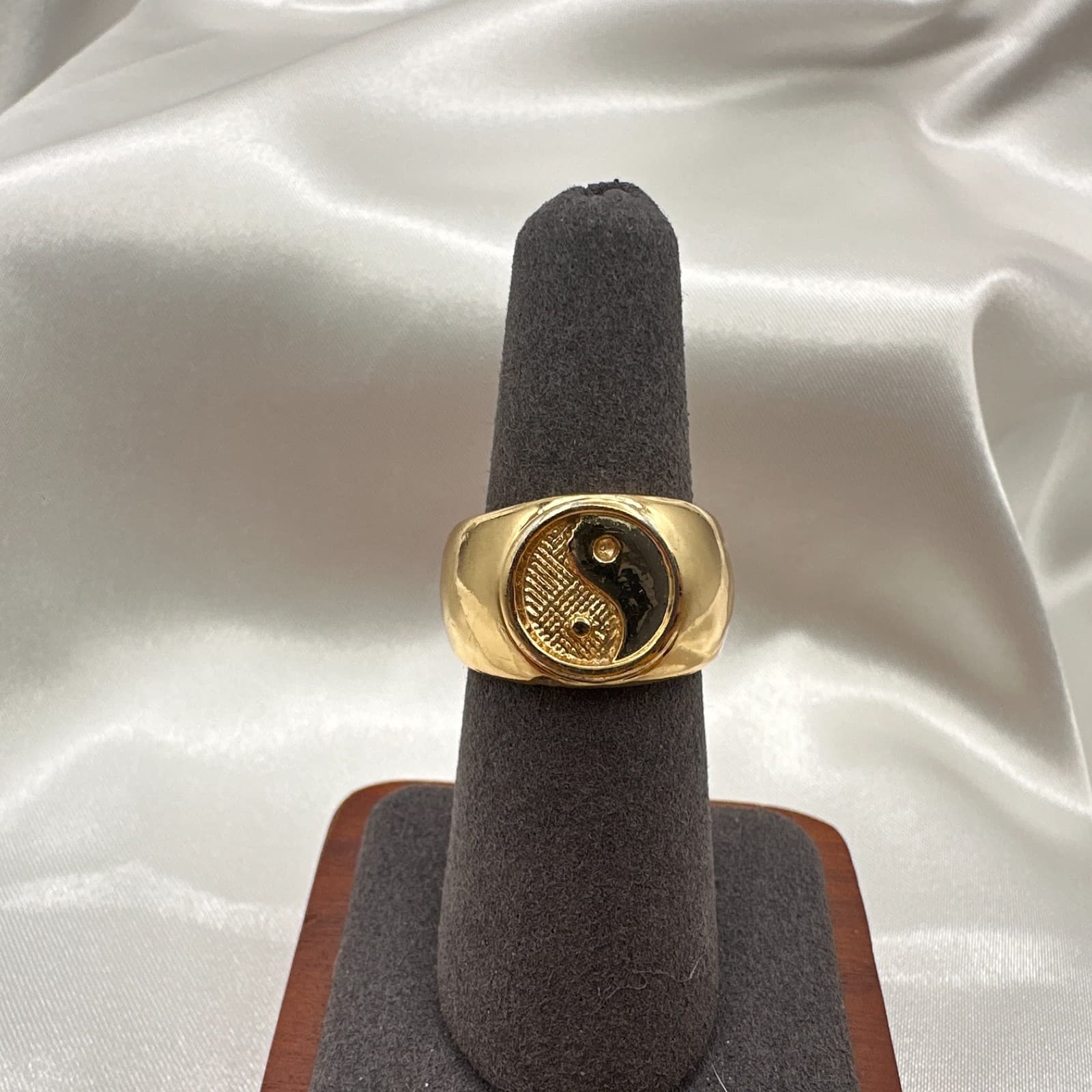 Vintage 90s Gold Tone Yin Yang Ring Statement Women's Classic Fashion Jewelry - Thumbnail 2