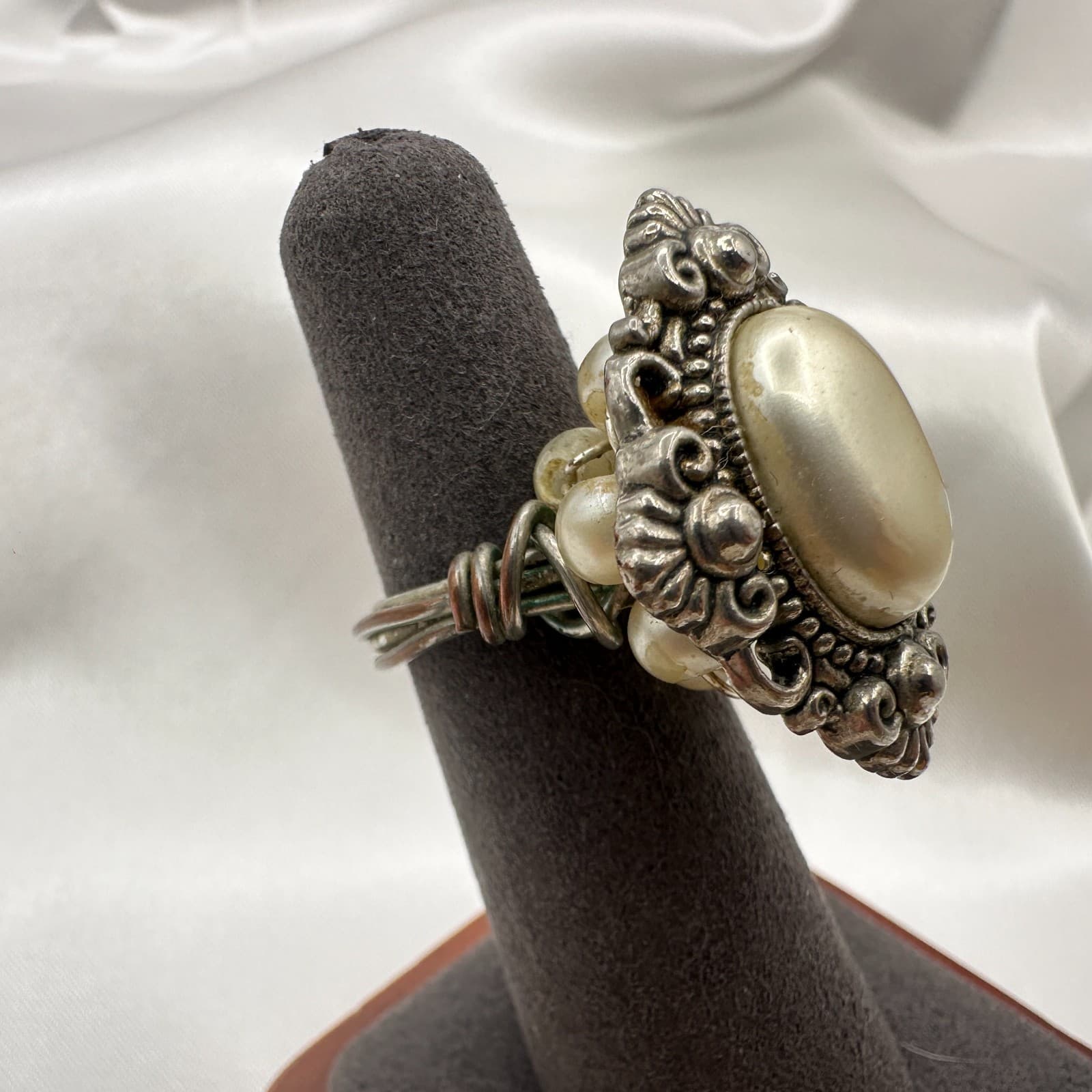 Vintage Y2K Silver Tone Filigree Faux Pearl Oval Ring Statement Women's Jewelry - Thumbnail 2