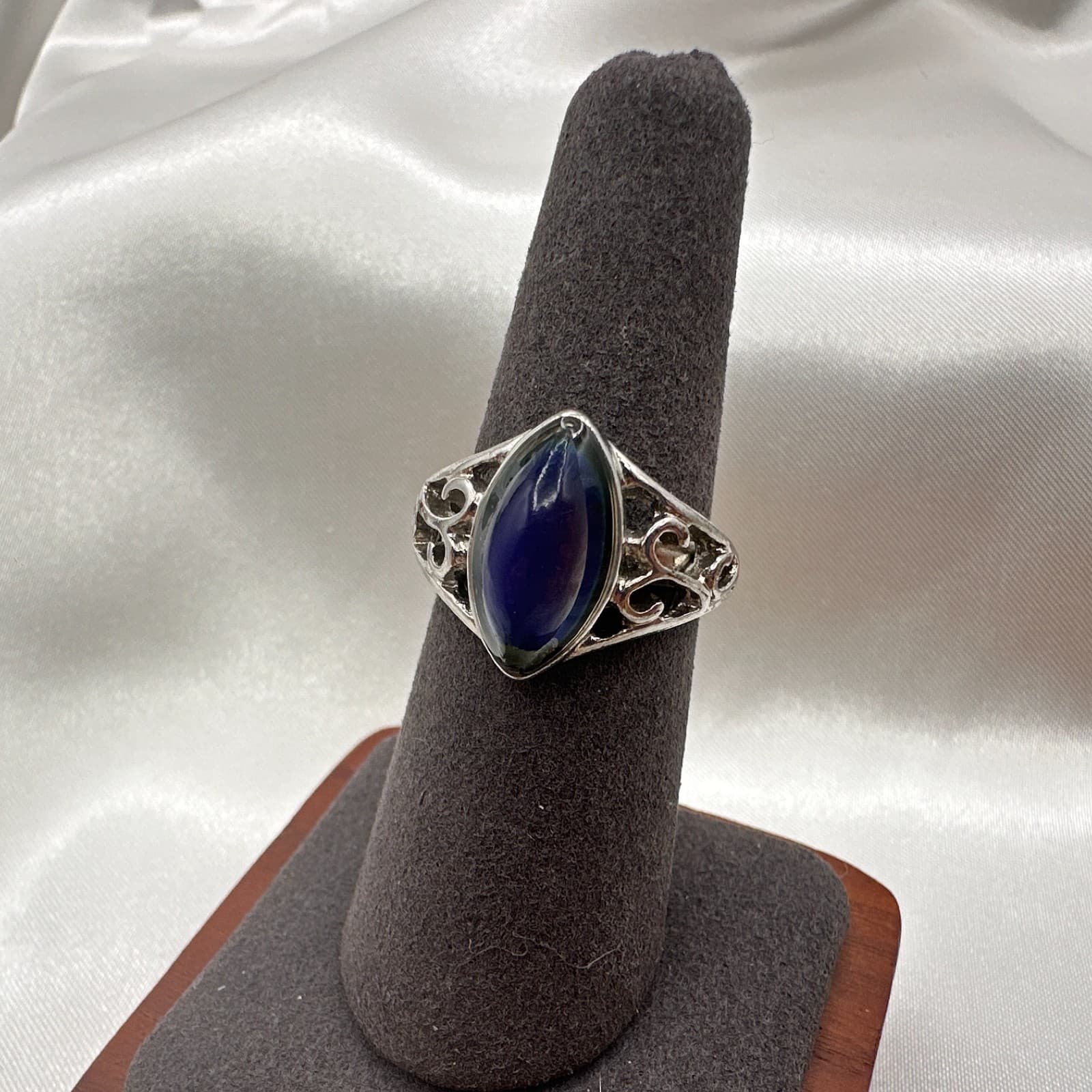 Vintage 90s Silver Tone Blue Marquise Ring Women's Classic Fashion Jewelry - Thumbnail 5