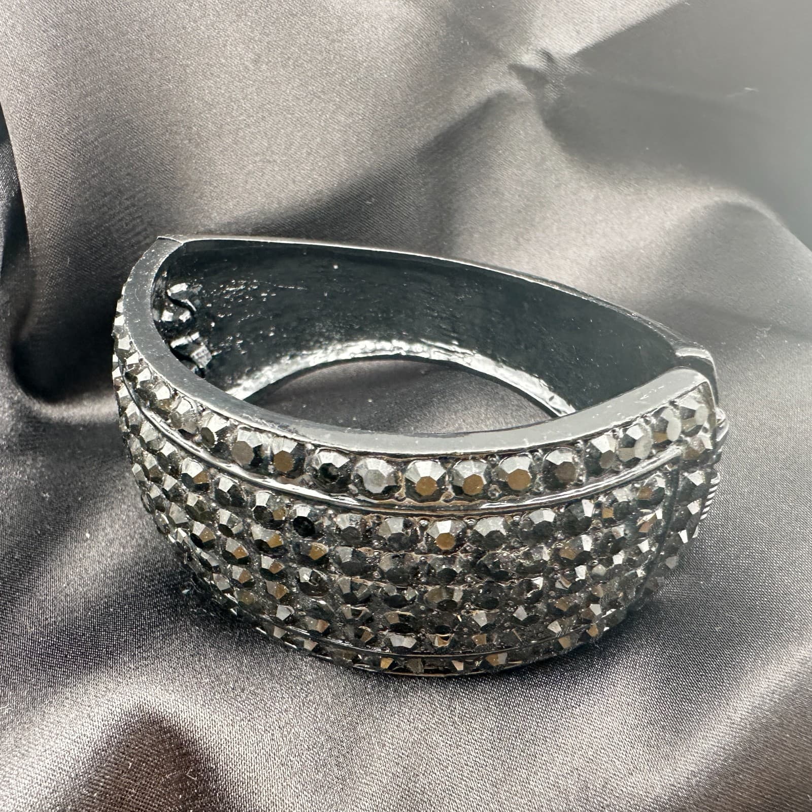 Vintage 90s Black Glass Bracelet Bangle Boho Classic Fashion Women's Jewelry - Thumbnail 5