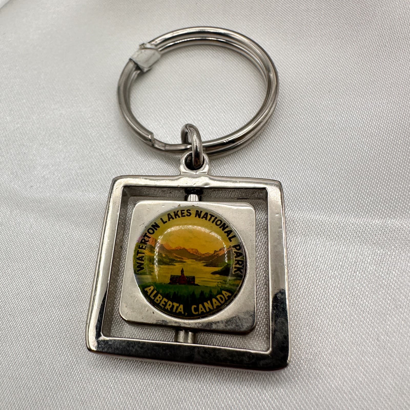 Vintage Y2K Waterton Lakes National Park Spinner Canada Flag Keychain - Thumbnail 3
