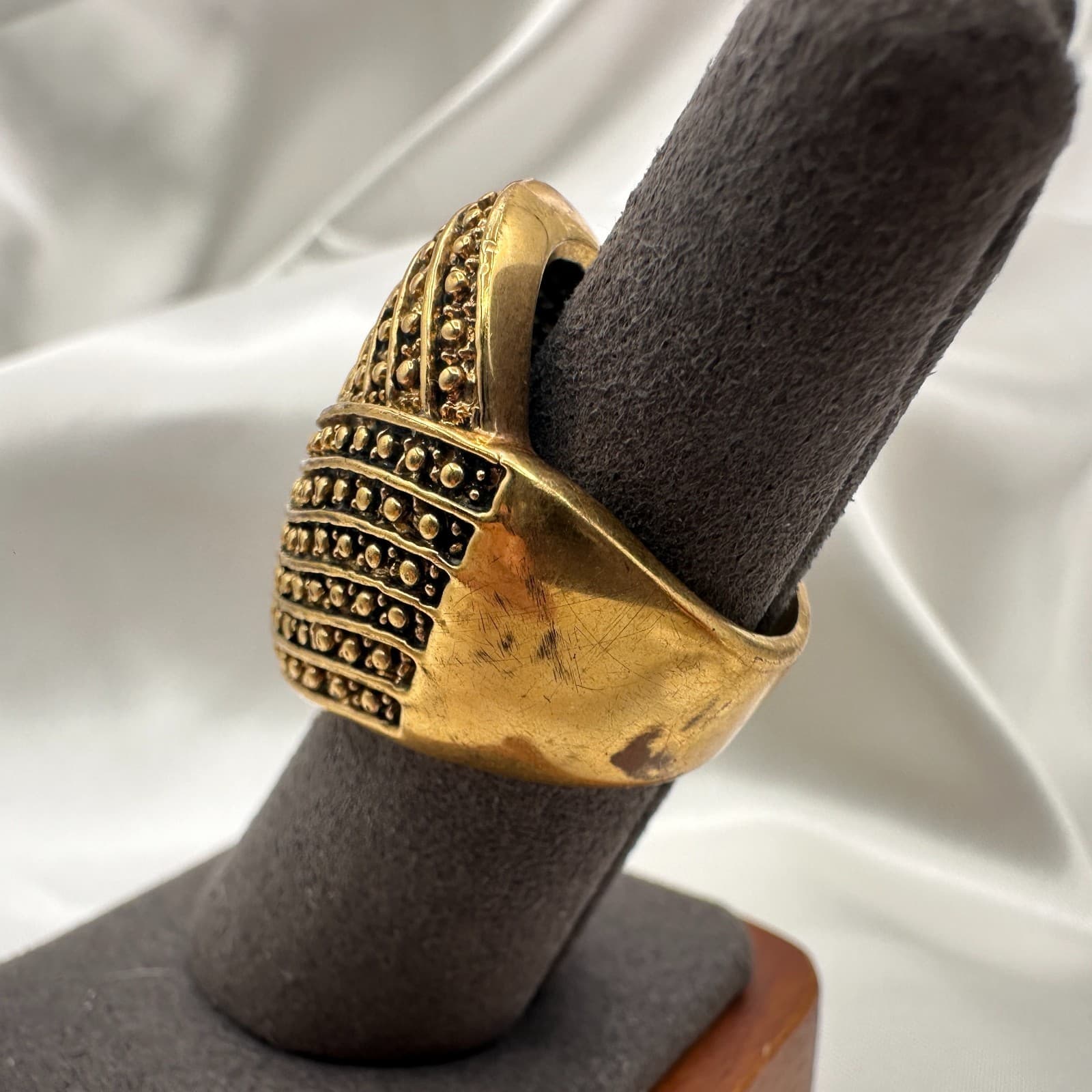 Vintage Y2K Textured Gold Tone Statement Ring Women's Classic Fashion Jewelry - Thumbnail 4