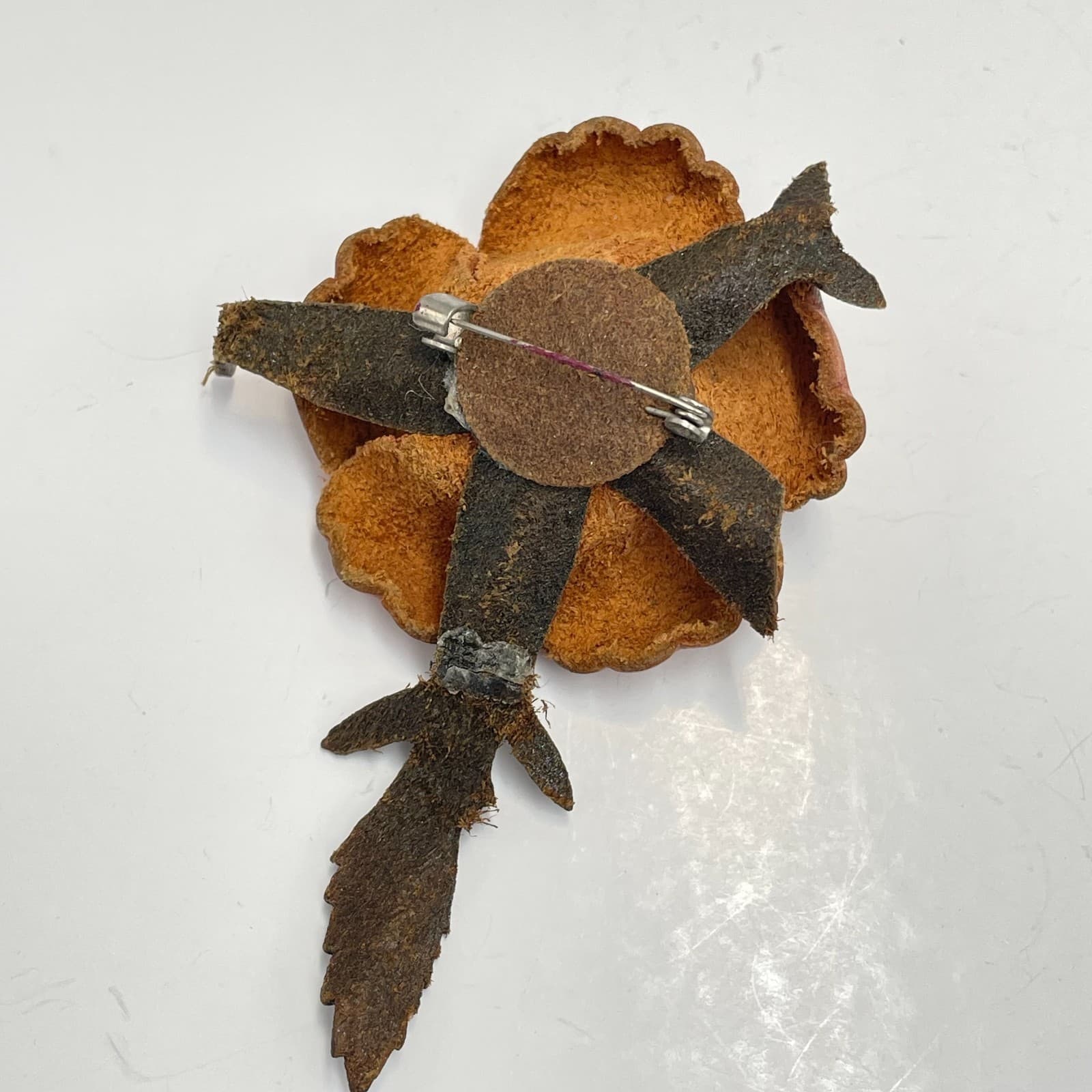 Vintage 80s Leather Rose Brooch Pin Brown Floral Leaf Classic Fashion Jewelry - Thumbnail 4