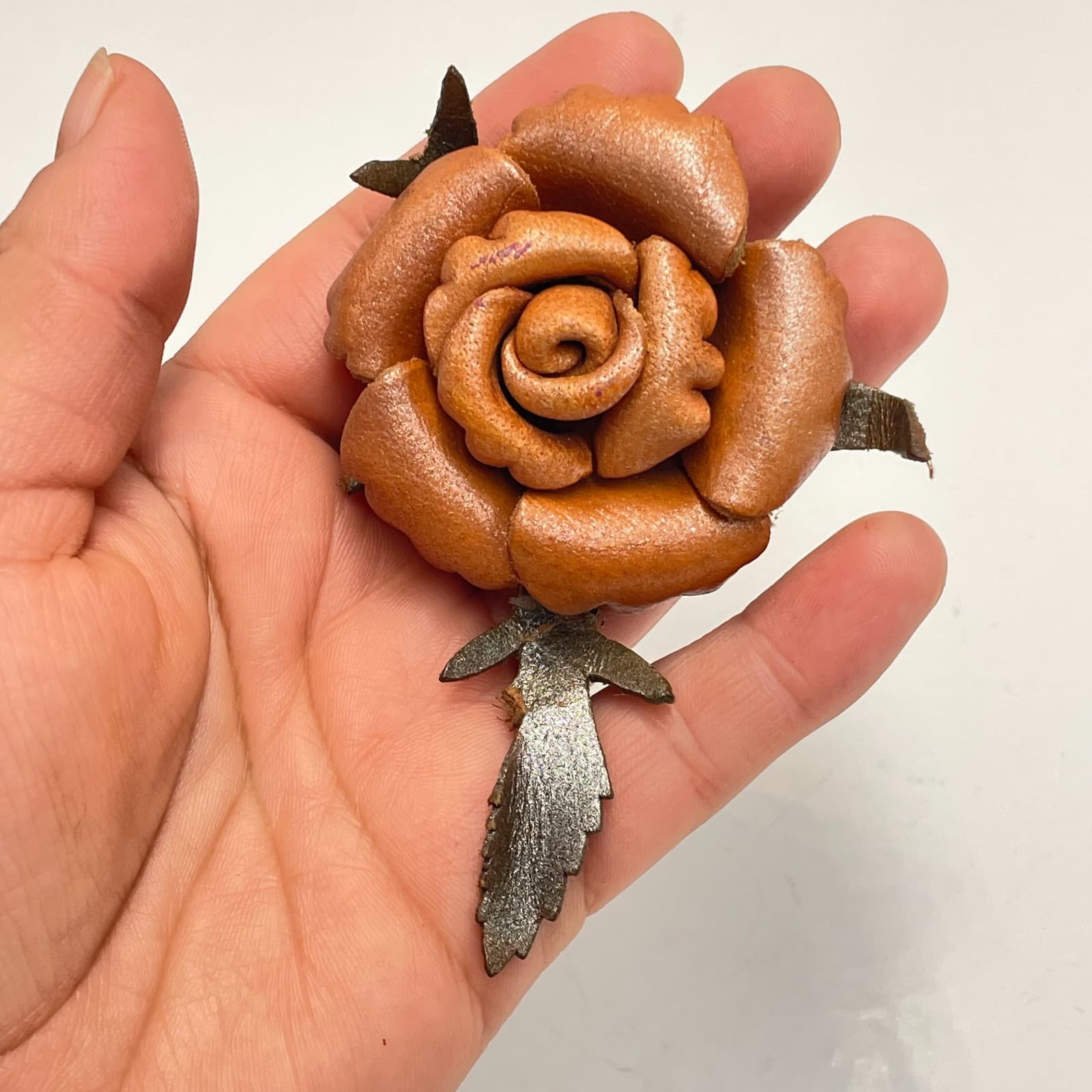Vintage 80s Leather Rose Brooch Pin Brown Floral Leaf Classic Fashion Jewelry - Thumbnail 5