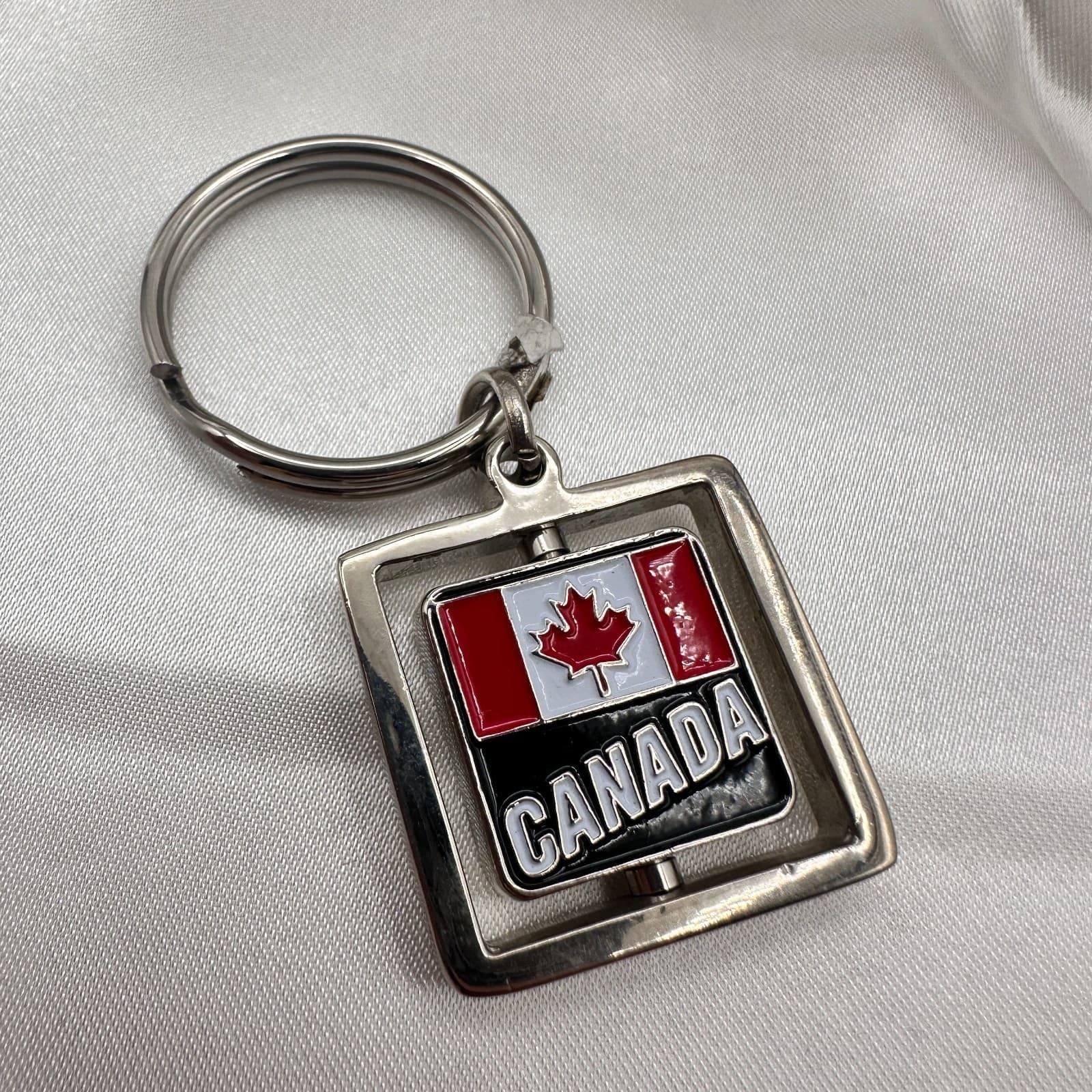 Vintage Y2K Waterton Lakes National Park Spinner Canada Flag Keychain - Thumbnail 4