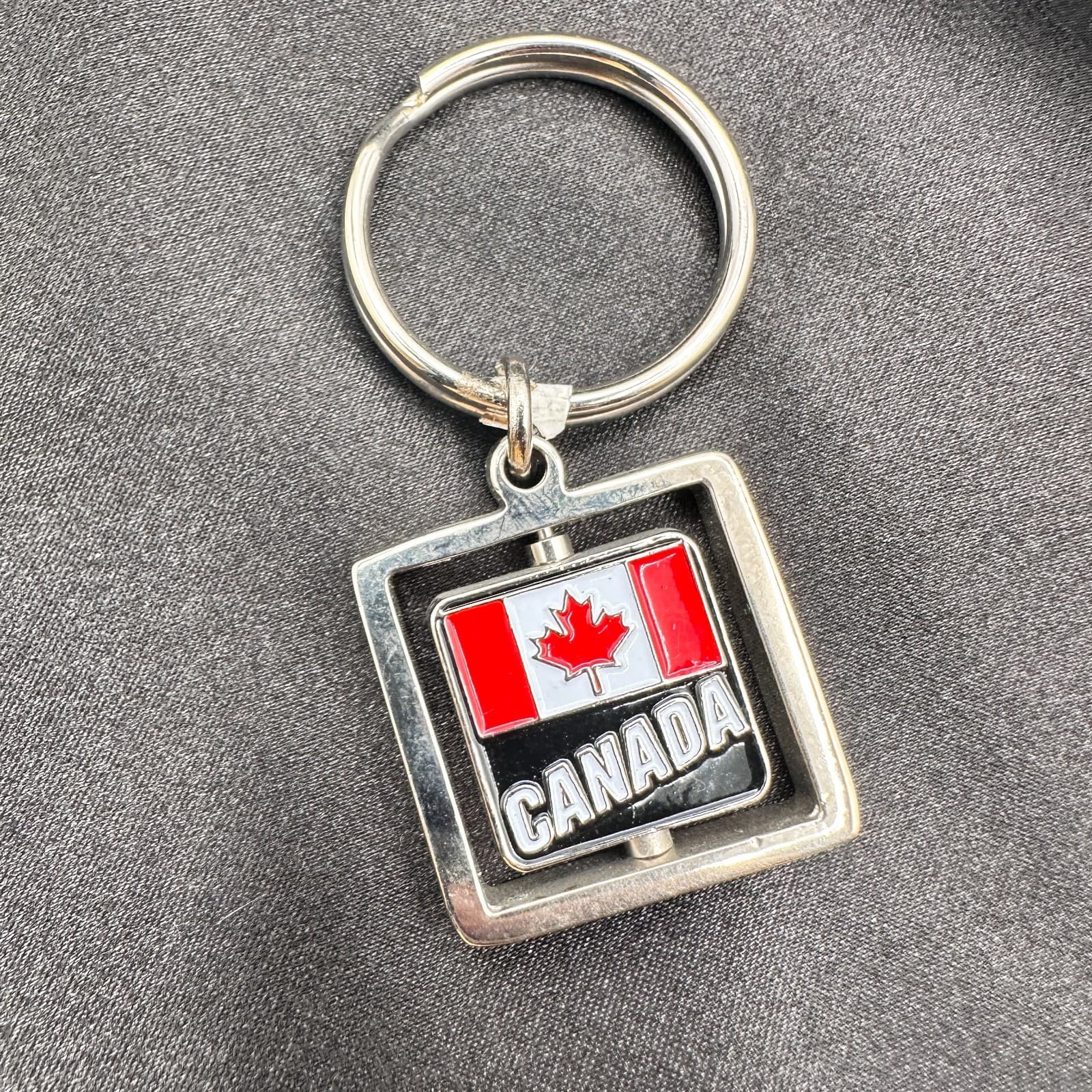 Vintage Y2K Waterton Lakes National Park Spinner Canada Flag Keychain - Thumbnail 8