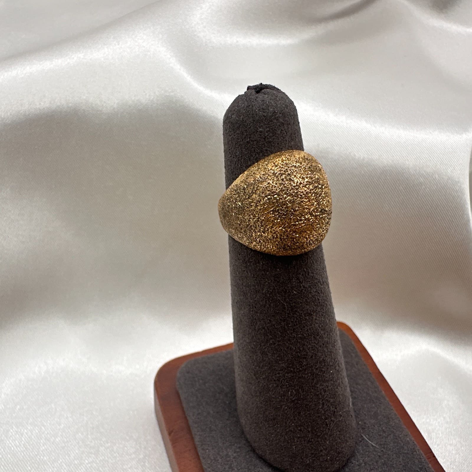 Vintage Y2K Gold tone Textured Dome Ring Statement Women's Classic Jewelry - Thumbnail 2