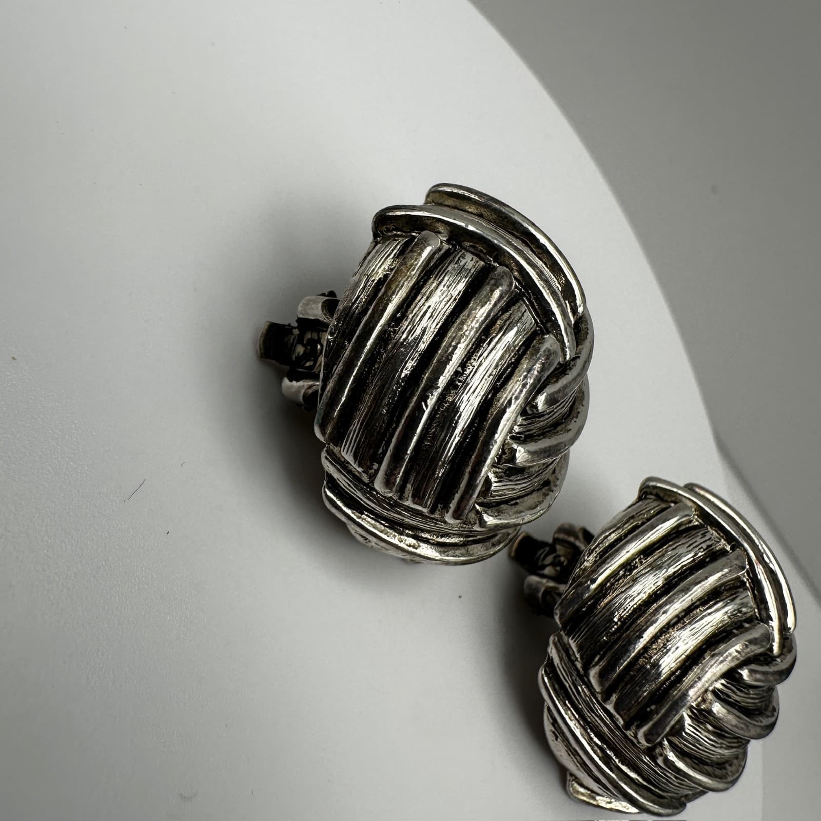 Vintage 90s Silver-Tone OSCAR Clip-On Earrings Basket Woven Knot Button Jewelry - Thumbnail 3