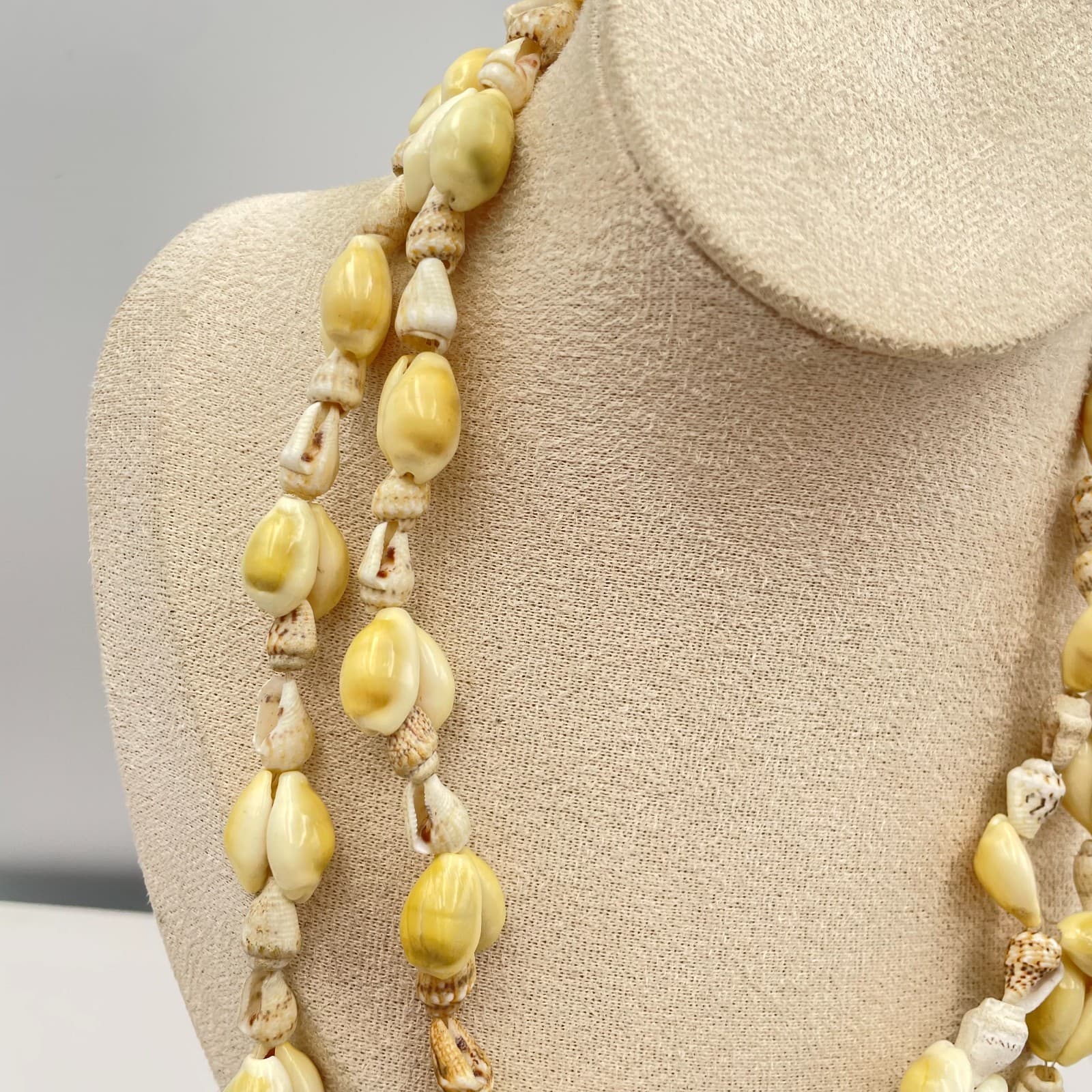 Vintage 90s Cowrie Puka Shell Double Strand Necklace Women's Classic Jewelry - Thumbnail 3
