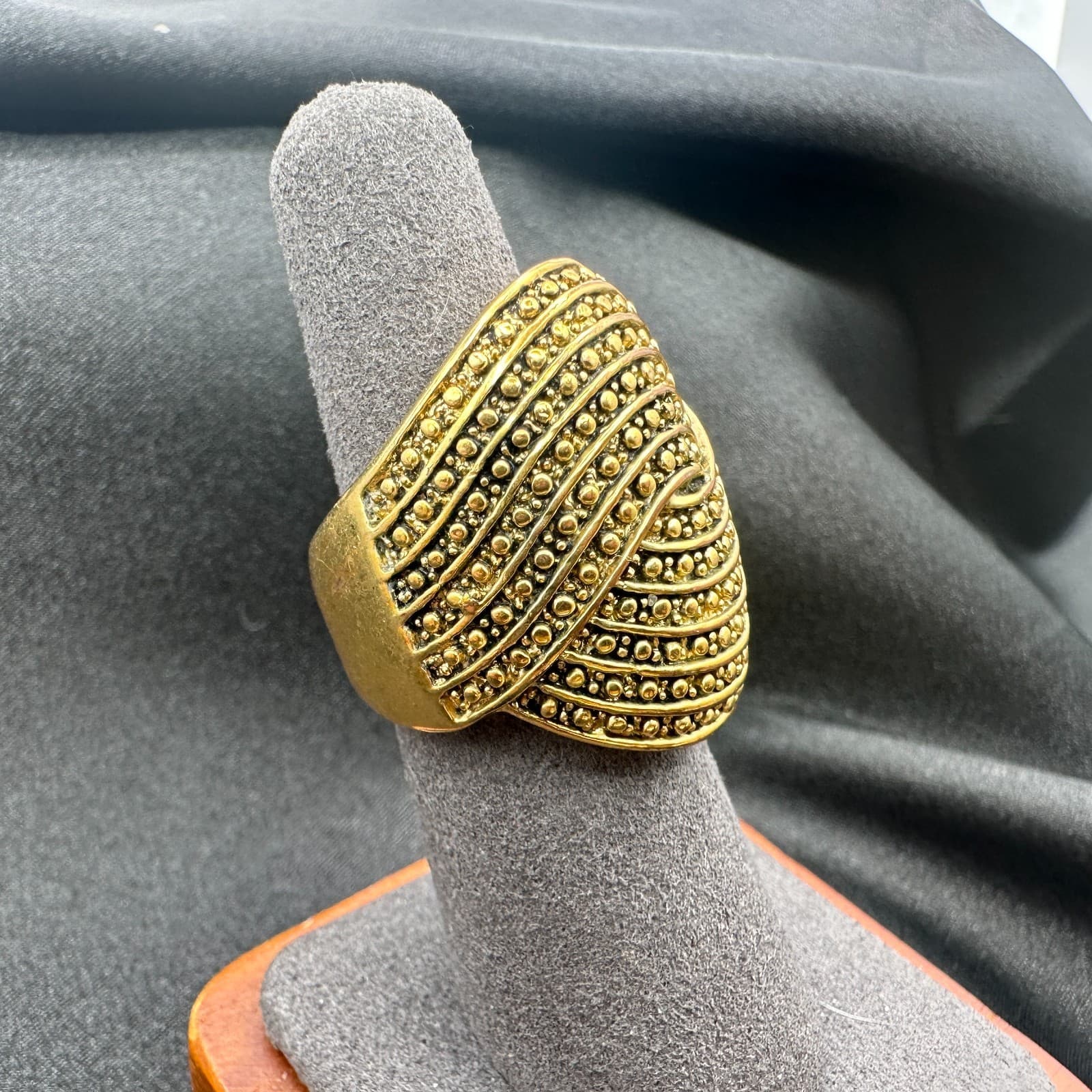 Vintage Y2K Textured Gold Tone Statement Ring Women's Classic Fashion Jewelry - Thumbnail 7