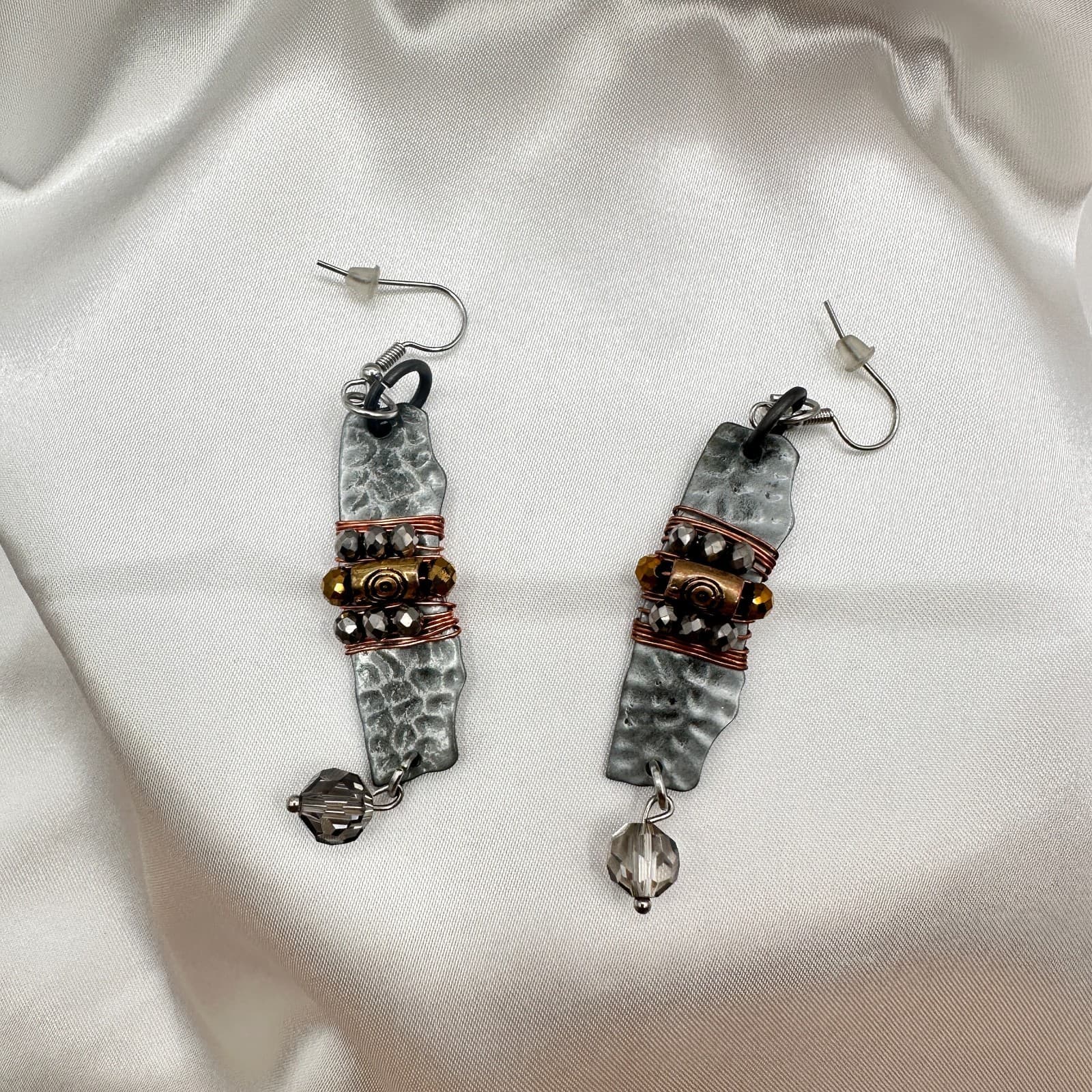 Vintage Y2K Silver Tone Beaded Dangle Earrings Women's Classic Fashion Jewelry - Image 1