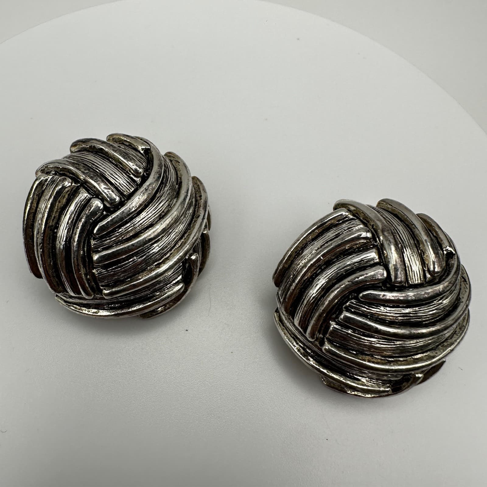 Vintage 90s Silver-Tone OSCAR Clip-On Earrings Basket Woven Knot Button Jewelry - Thumbnail 2