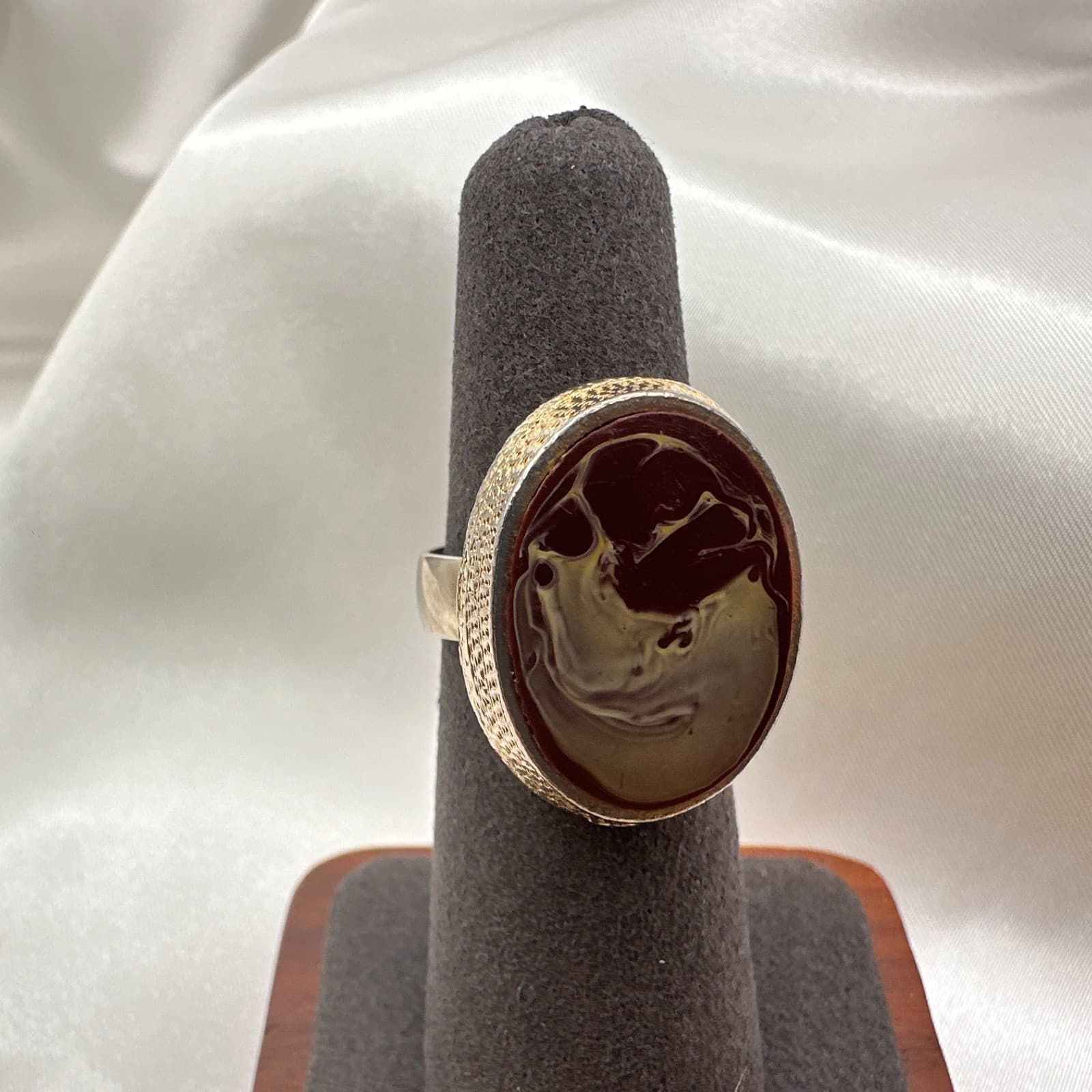 Vintage Y2K Gold Tone Oval Ring Statement Women's Classic Fashion Jewelry - Thumbnail 3