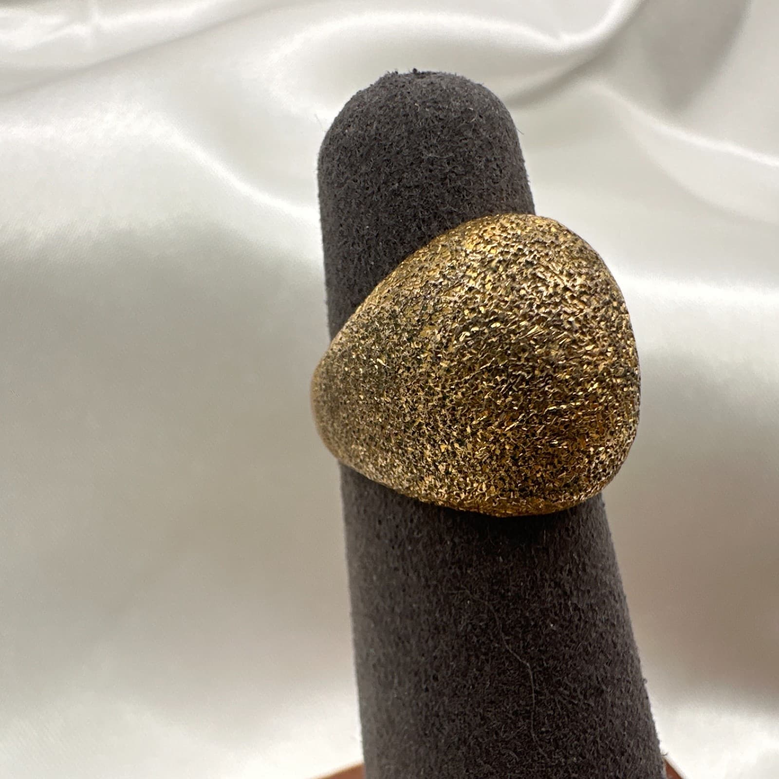 Vintage Y2K Gold tone Textured Dome Ring Statement Women's Classic Jewelry - Image 1