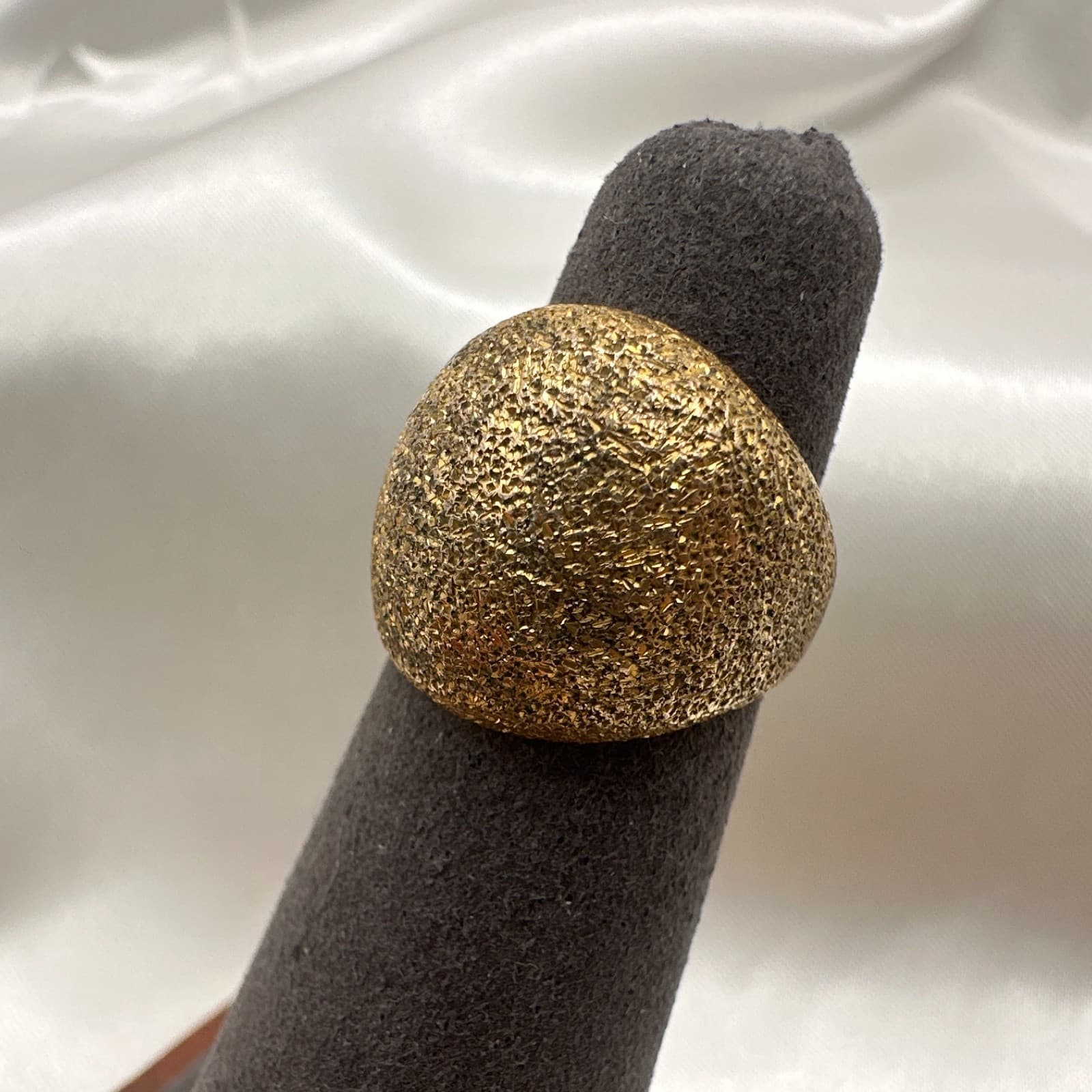 Vintage Y2K Gold tone Textured Dome Ring Statement Women's Classic Jewelry - Thumbnail 4