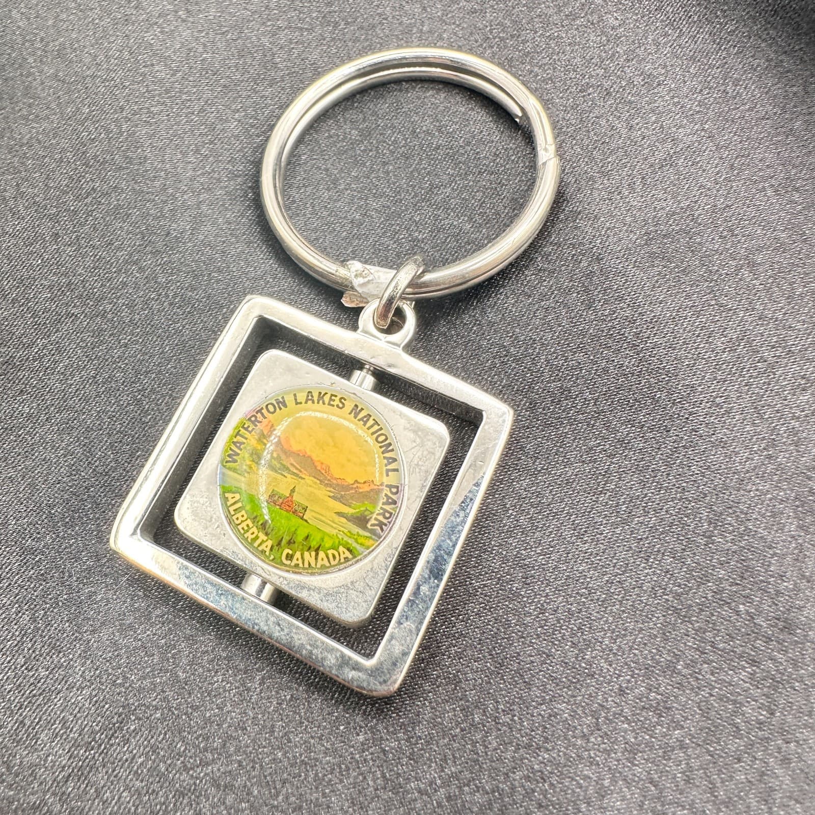 Vintage Y2K Waterton Lakes National Park Spinner Canada Flag Keychain - Thumbnail 6